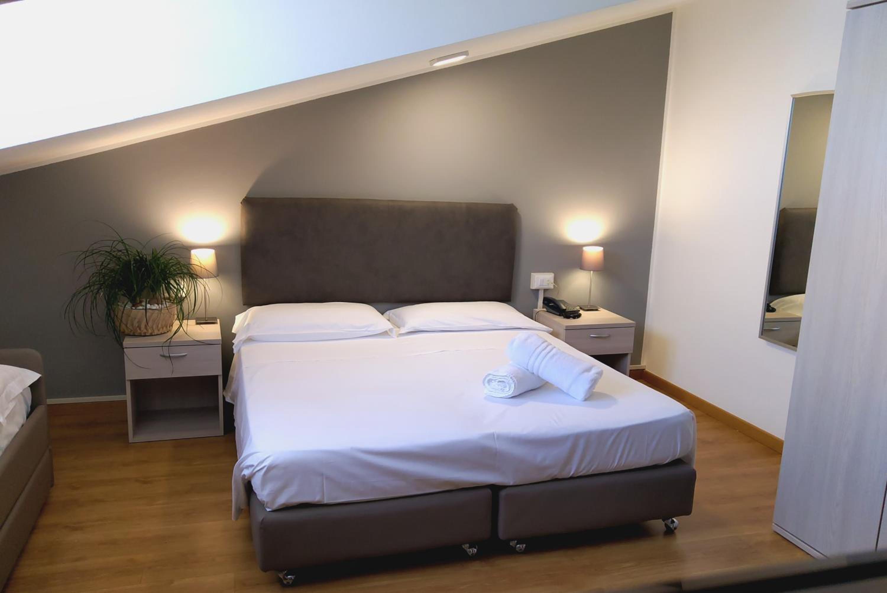 Triple Room - Attic photo 2