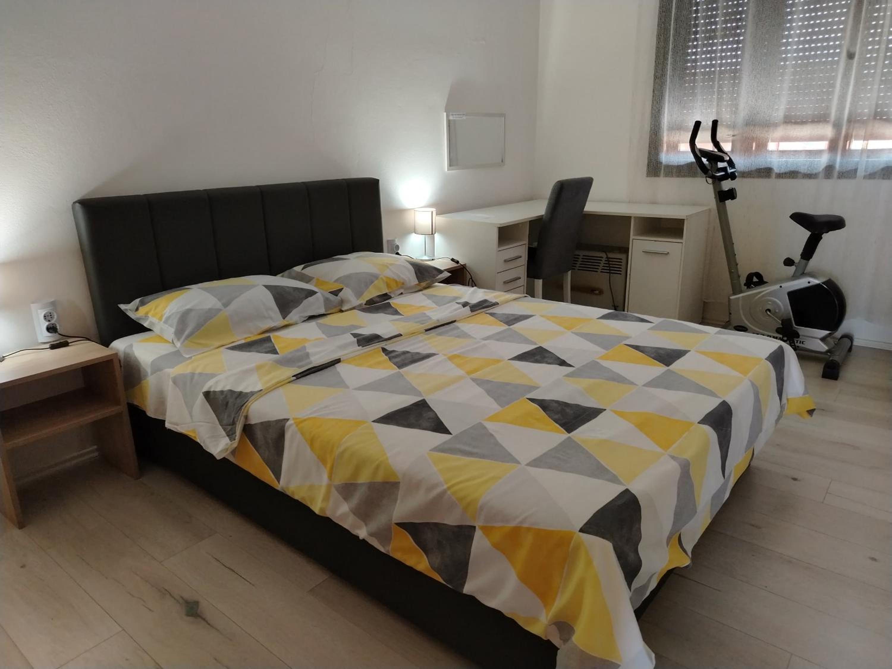 One-Bedroom Apartment photo 1