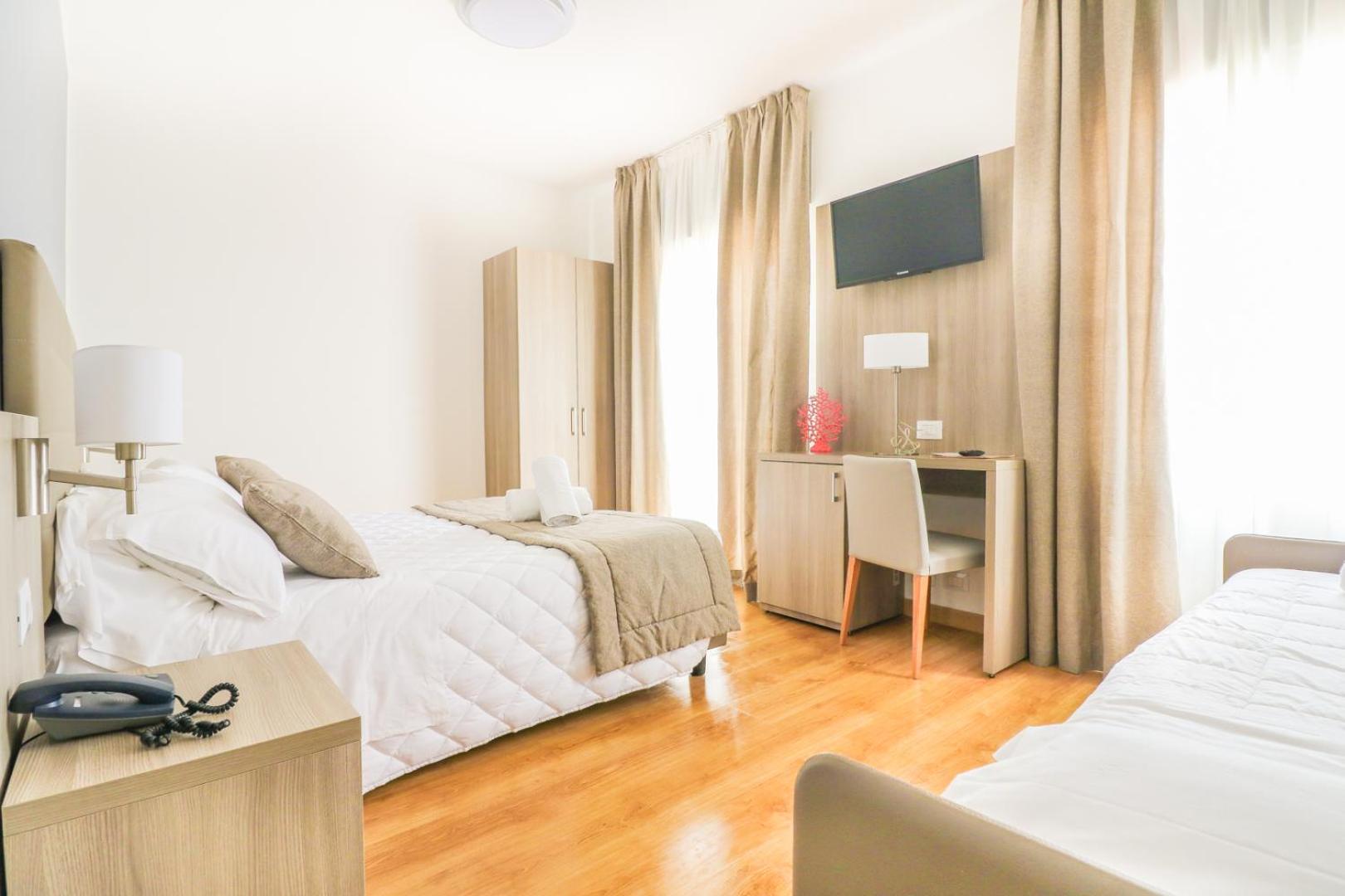 Deluxe Suite with Sea View photo 1