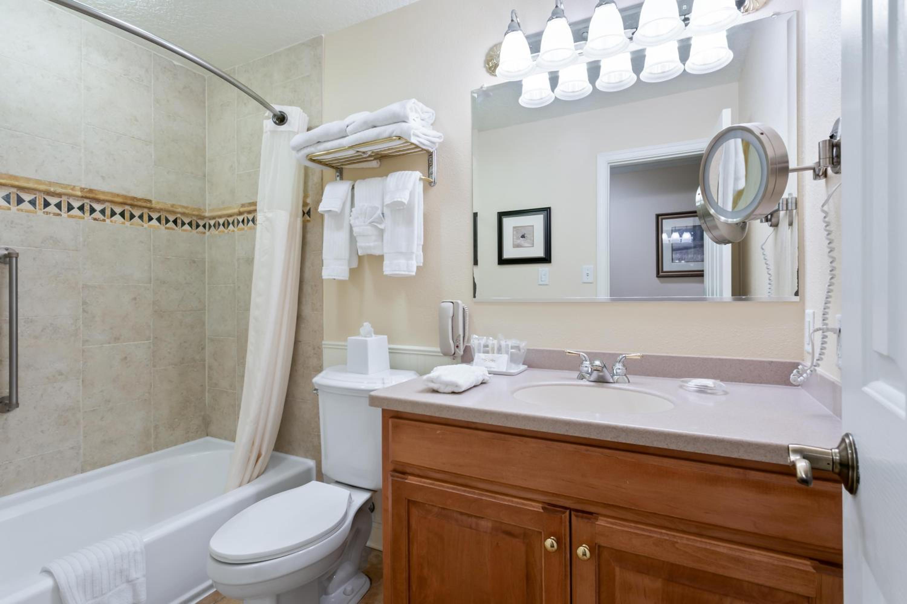 Deluxe Room with Two Double Beds photo 3