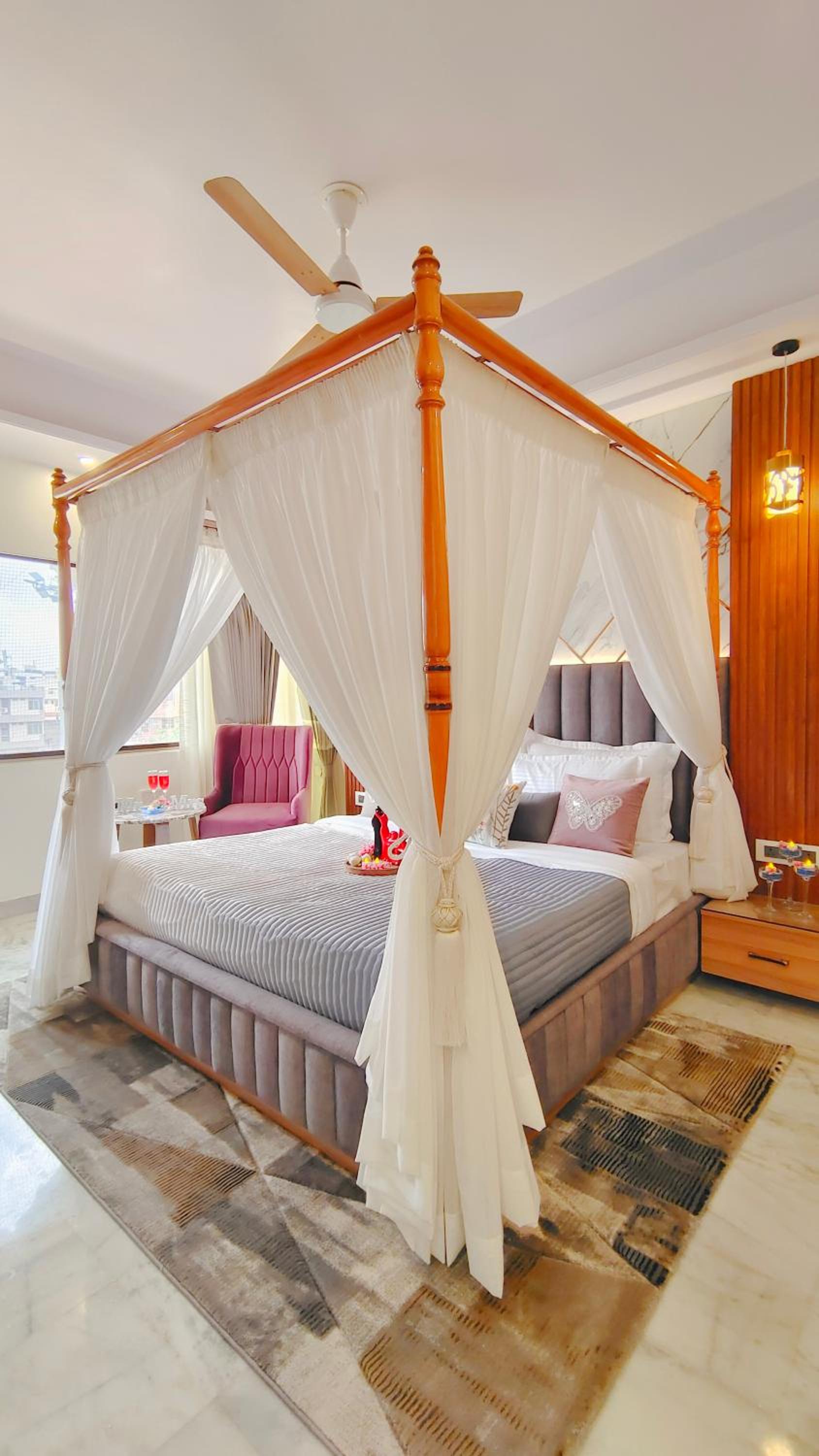Luxurious Bathtub Room with Canopy: Enjoy 10% off on - F&B, Spa, car Hire, Complimentary Welcome Drink & Hi-Tea, Candlelight Dinner & Room Decoration Available  - Photo 1