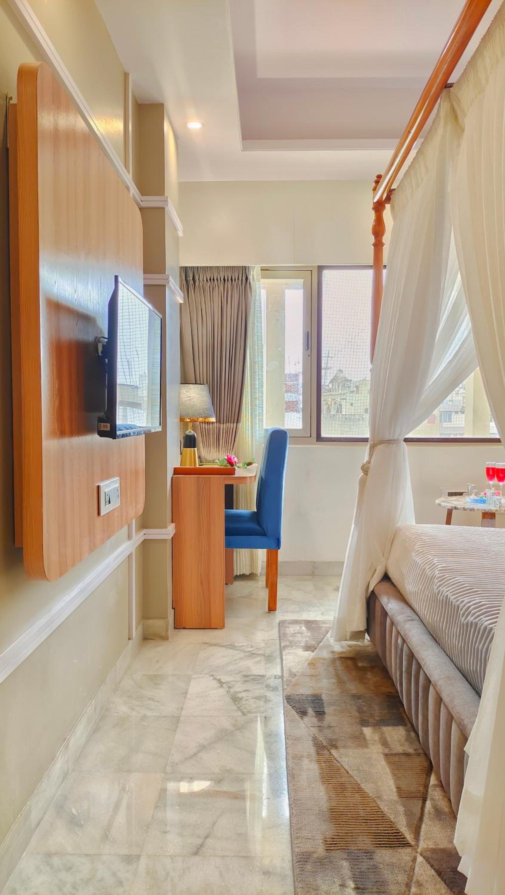 Luxurious Bathtub Room with Canopy: Enjoy 10% off on - F&B, Spa, car Hire, Complimentary Welcome Drink & Hi-Tea, Candlelight Dinner & Room Decoration Available  - Photo 10