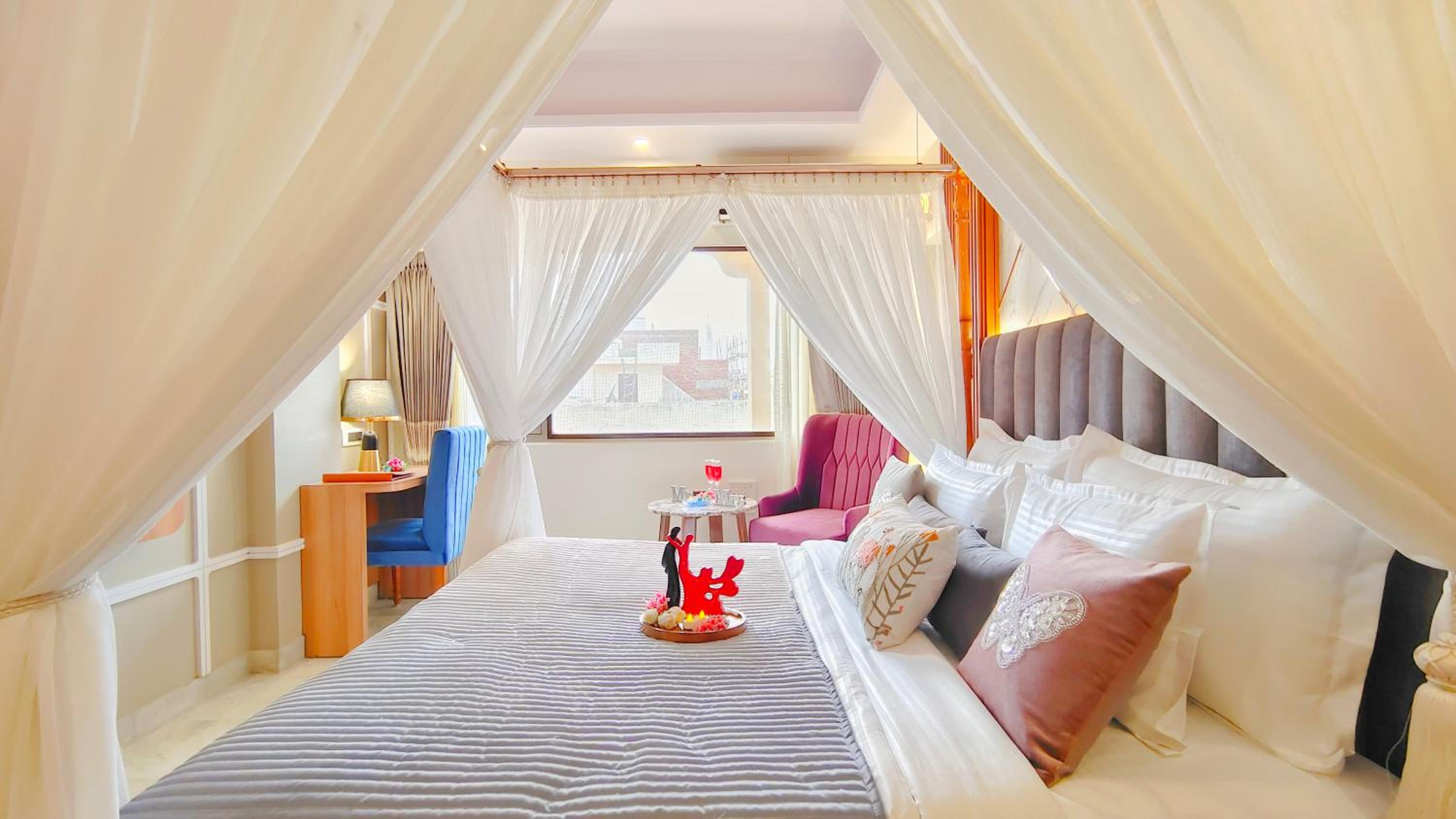 Luxurious Bathtub Room with Canopy: Enjoy 10% off on - F&B, Spa, car Hire, Complimentary Welcome Drink & Hi-Tea, Candlelight Dinner & Room Decoration Available  - Photo 13