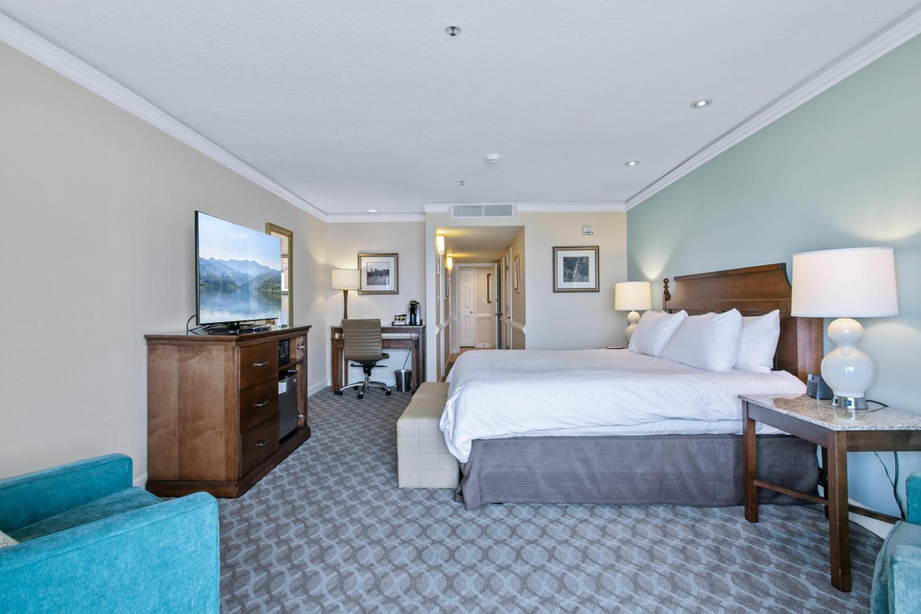 Deluxe King Room photo 2