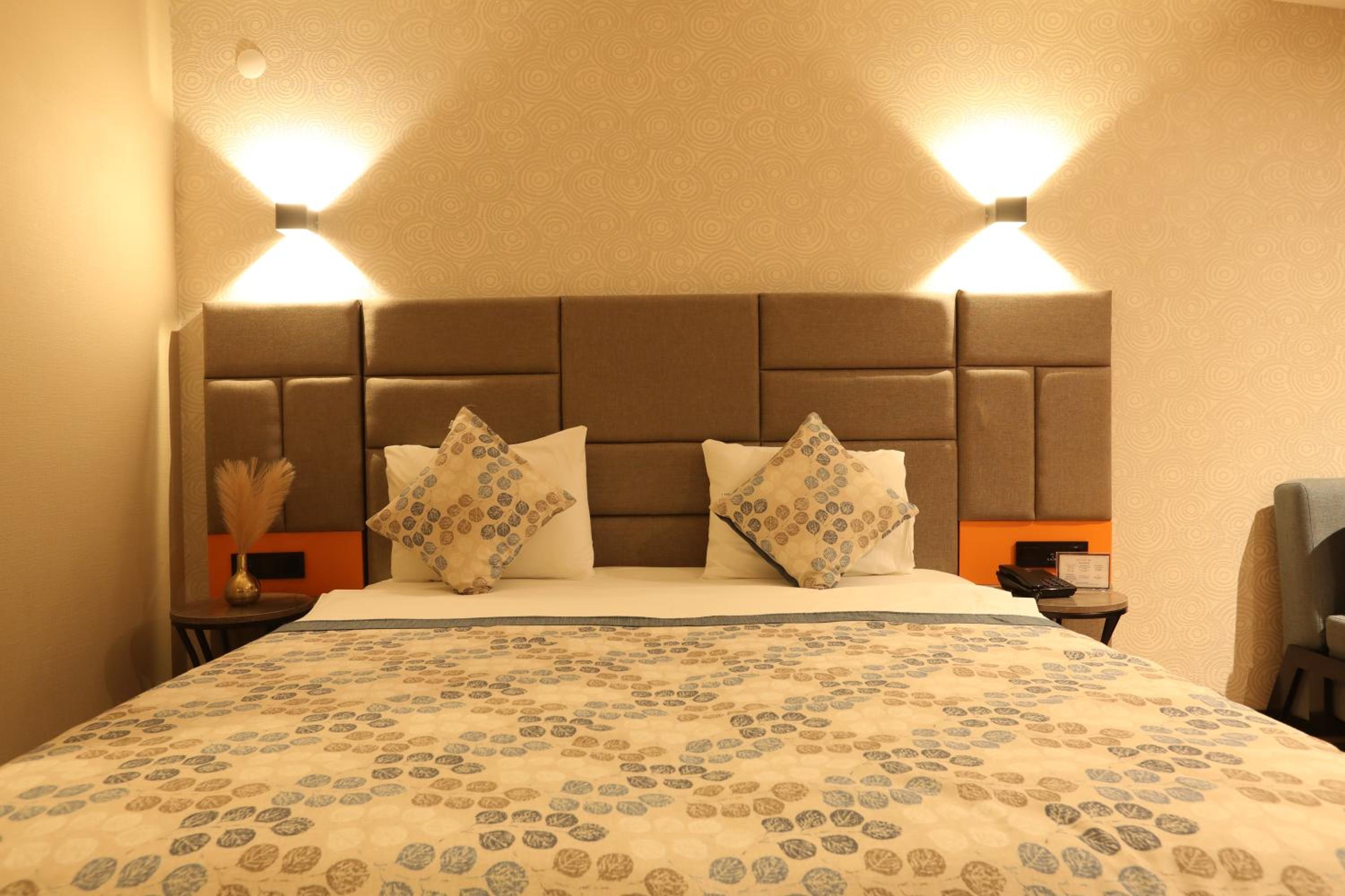 Double Room with Balcony - Photo 1