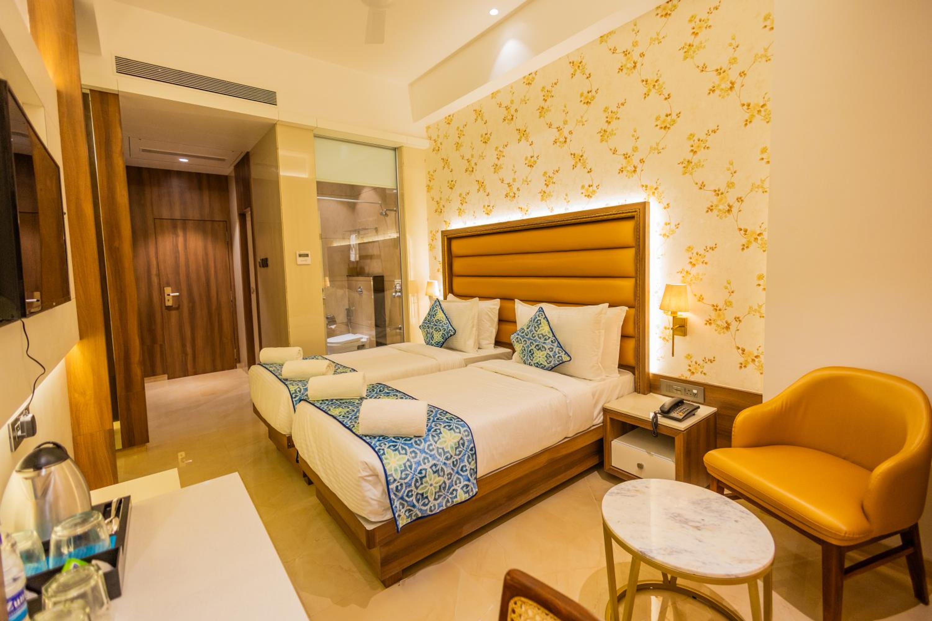 Superior Deluxe Double Or Twin Room  photo 3