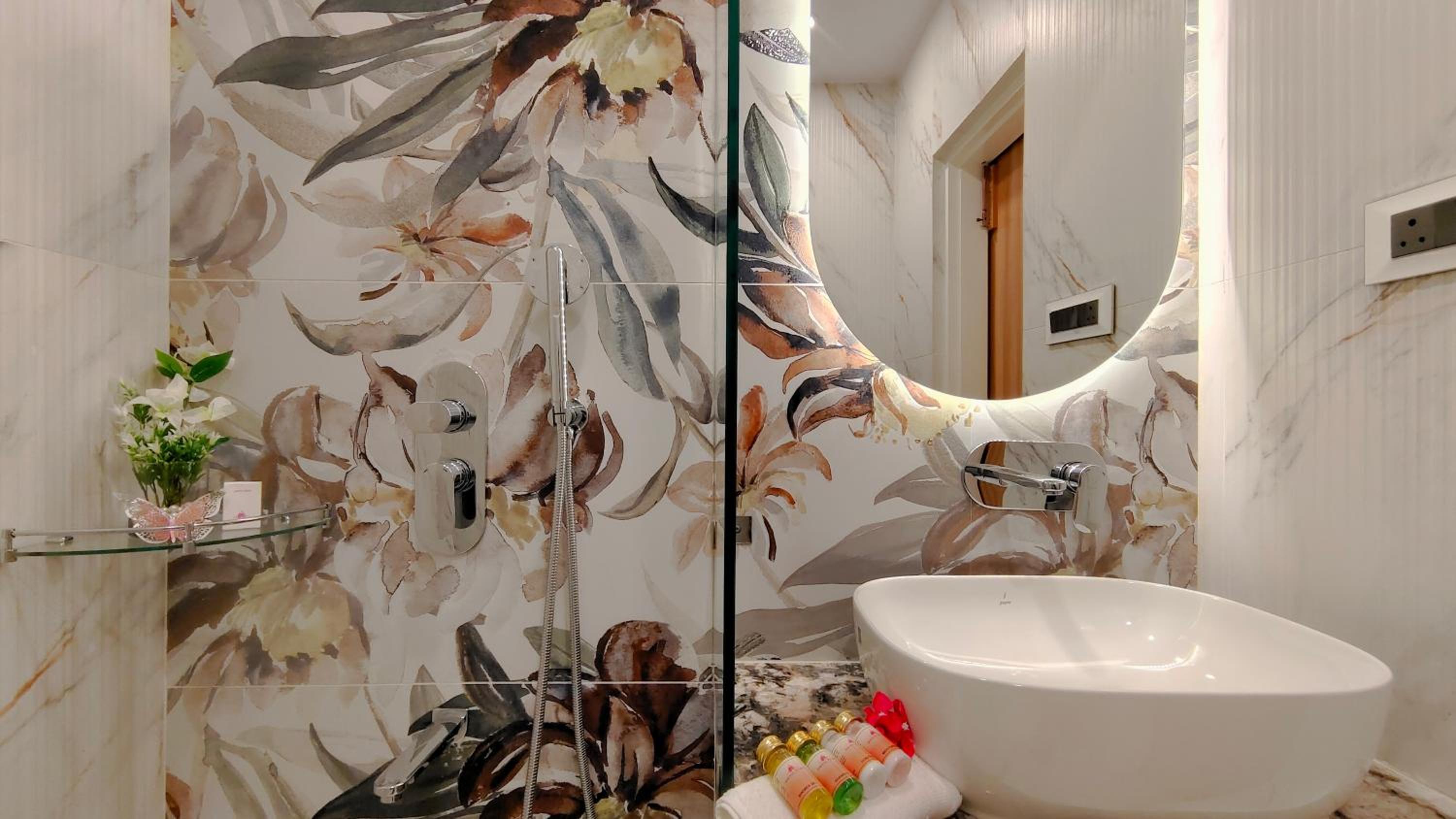 Premier Triple Room with Daybed: Enjoy 10% off on - F&B, Spa, car Hire, Complimentary Welcome Drink & Hi-Tea, Candlelight Dinner & Room Decoration Available  - Photo 6