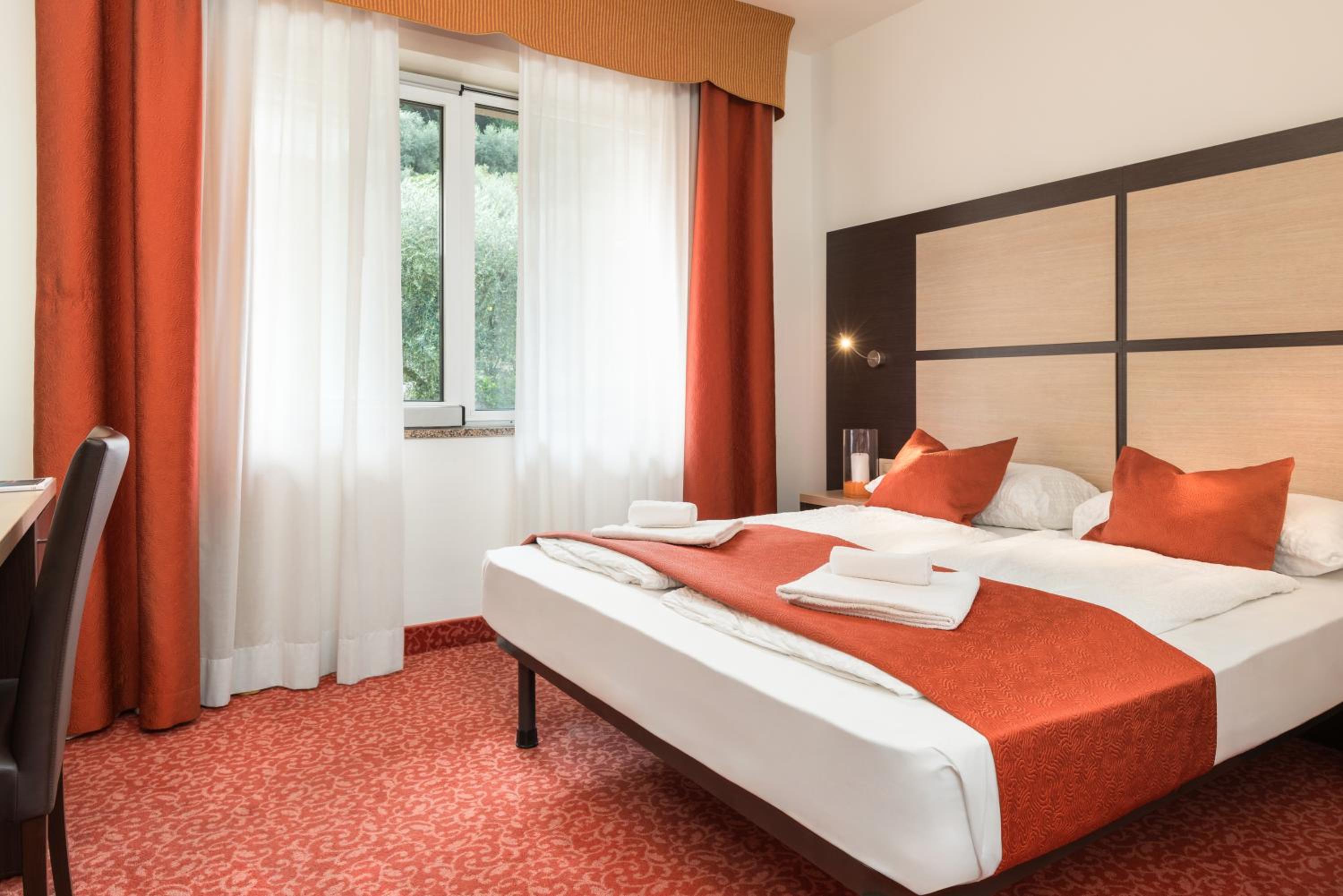 Economy Double Room photo 2