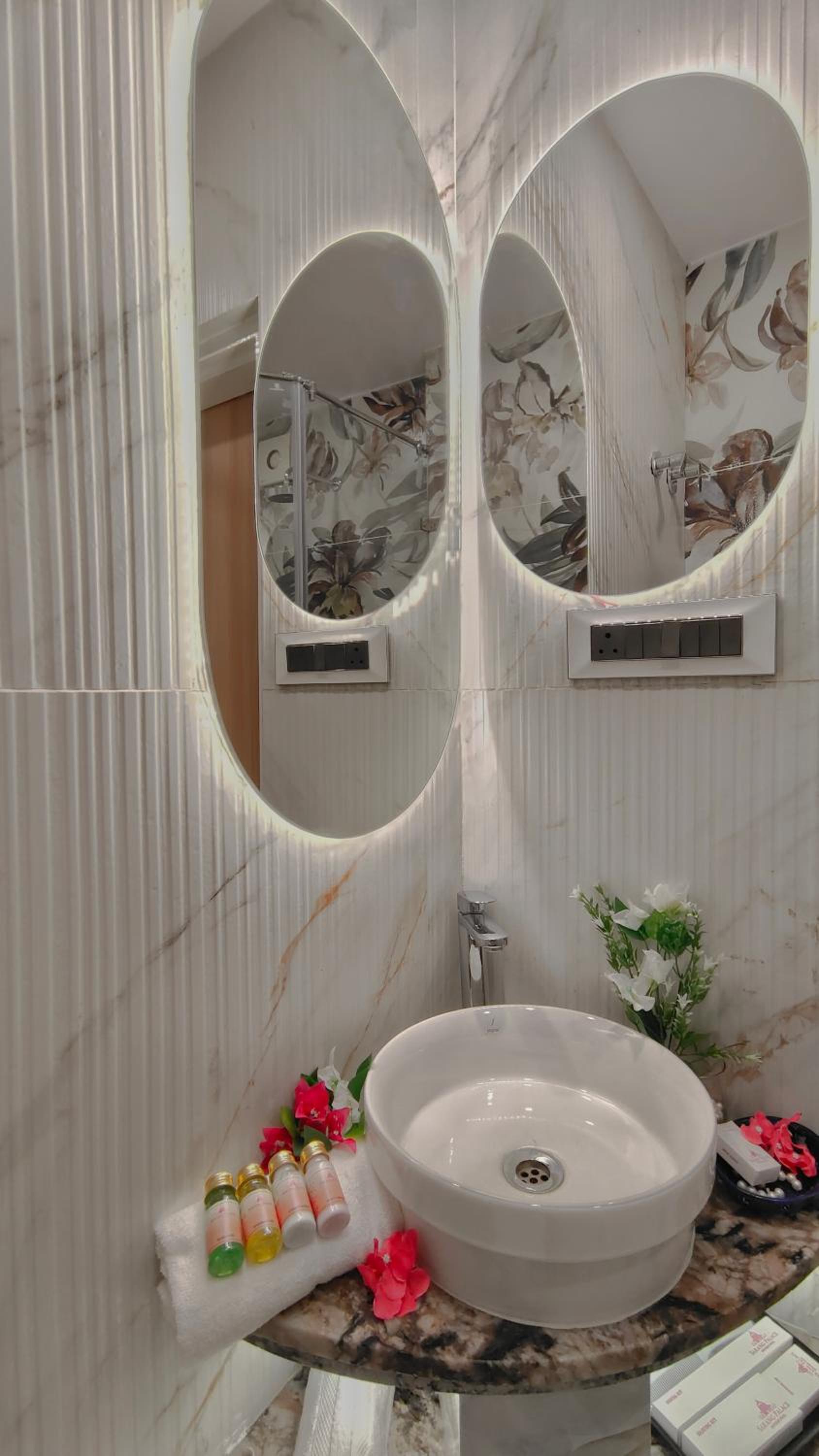 Panoramic View Room with Day Bed: Enjoy 10% off on - F&B, Spa, car Hire, Complimentary Welcome Drink & Hi-Tea, Candlelight Dinner & Room Decoration Available  - Photo 3