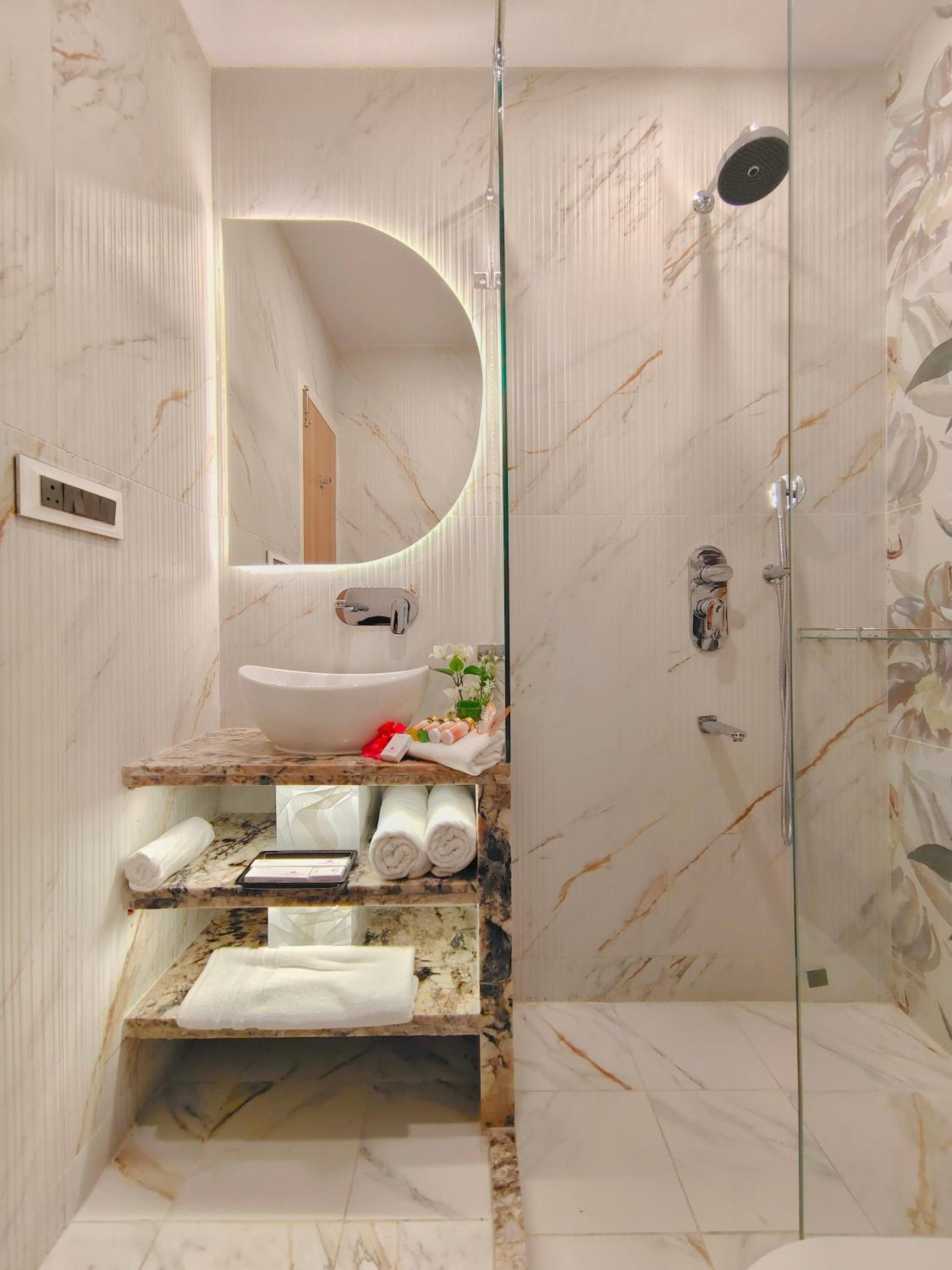 Premium Room with European Style Décor and City View: Enjoy 10% off on - F&B, Spa, car Hire, Complimentary Welcome Drink & Hi-Tea, Candlelight Dinner & Room Decoration Available  - Photo 21