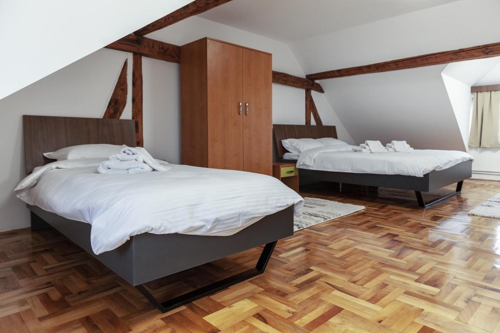 Quadruple Room with Private Bathroom photo 2