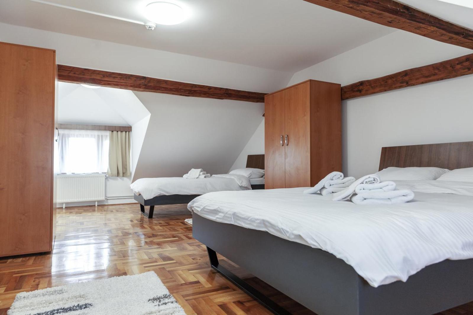Quadruple Room with Private Bathroom photo 3