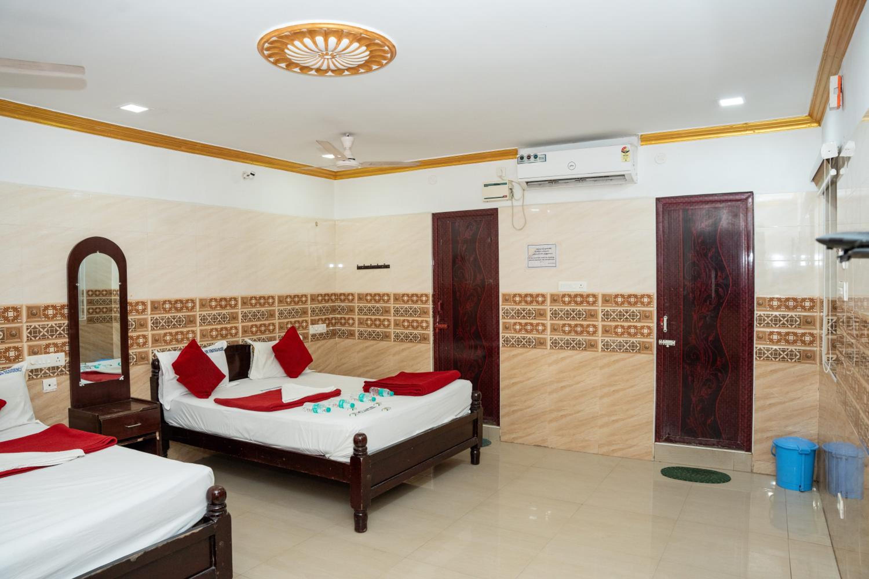 Deluxe Family Room