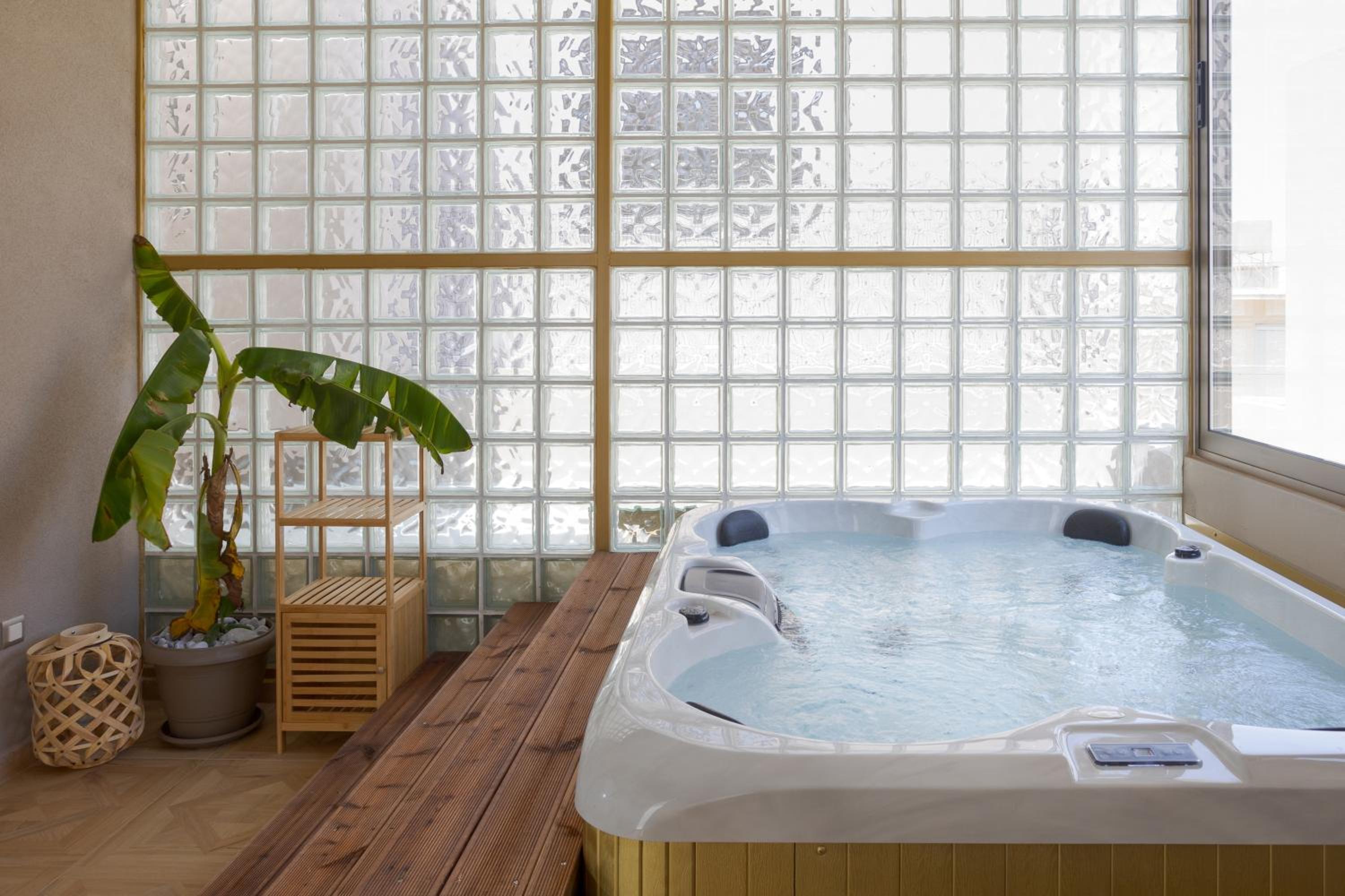 Rouge Suite with Jacuzzi photo 3