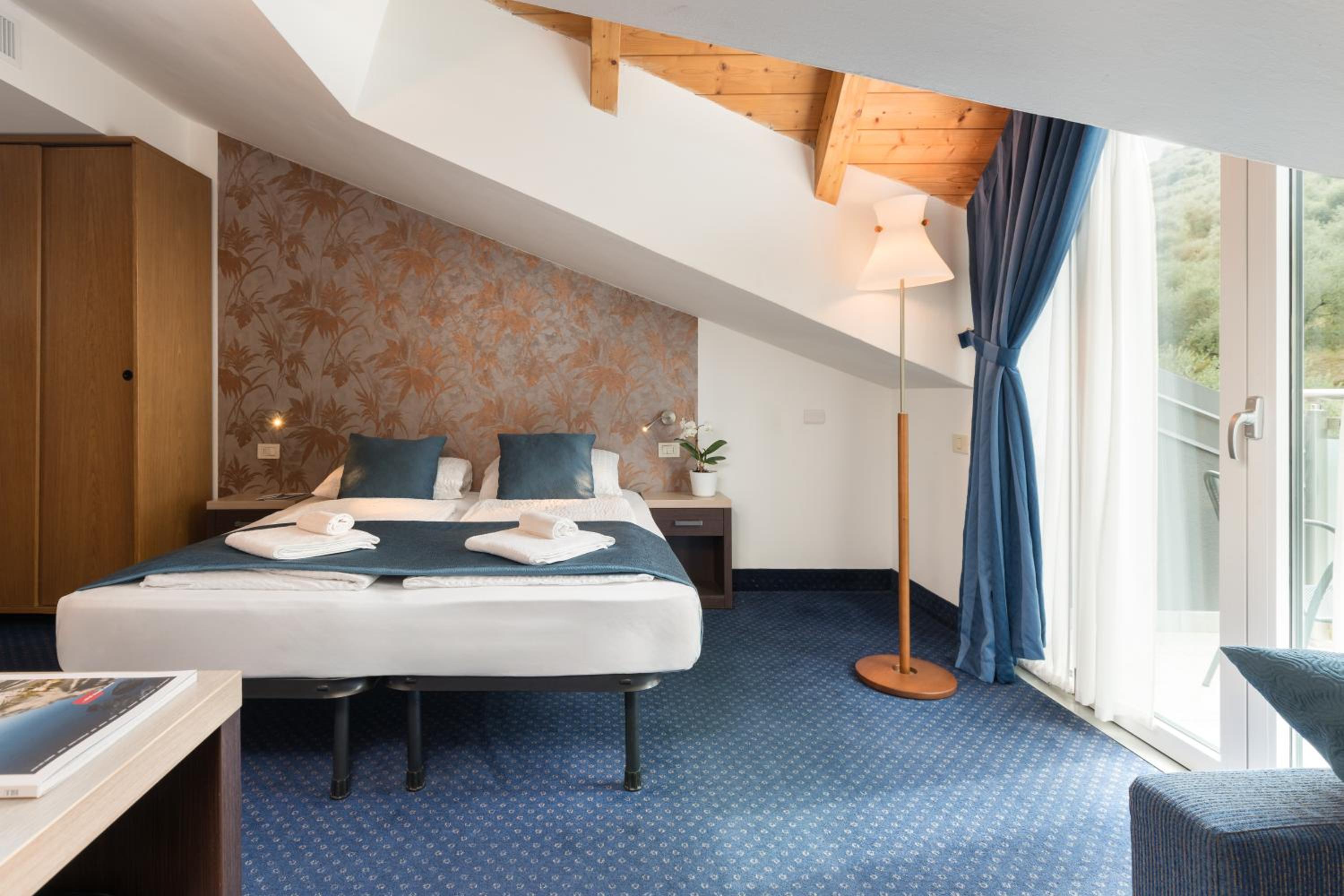 Classic Double Room - Attic photo 2