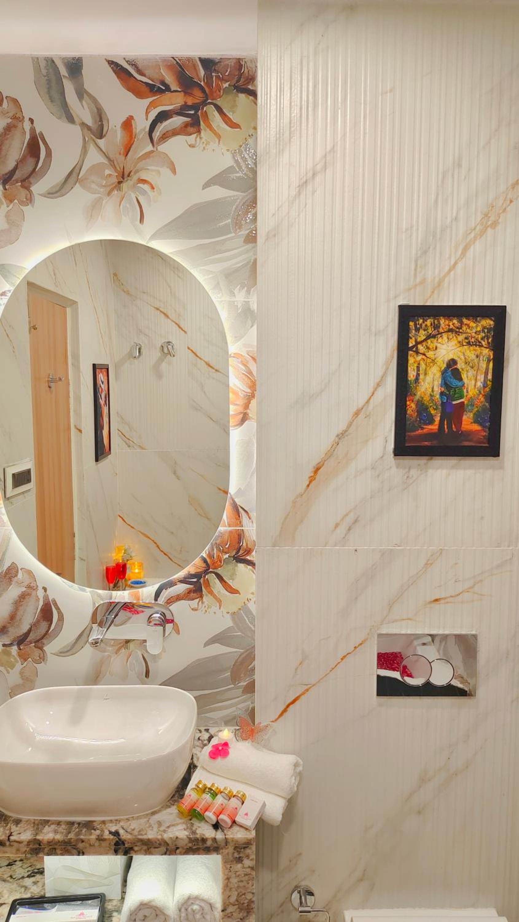 Luxurious Bathtub Room with Canopy: Enjoy 10% off on - F&B, Spa, car Hire, Complimentary Welcome Drink & Hi-Tea, Candlelight Dinner & Room Decoration Available  - Photo 7