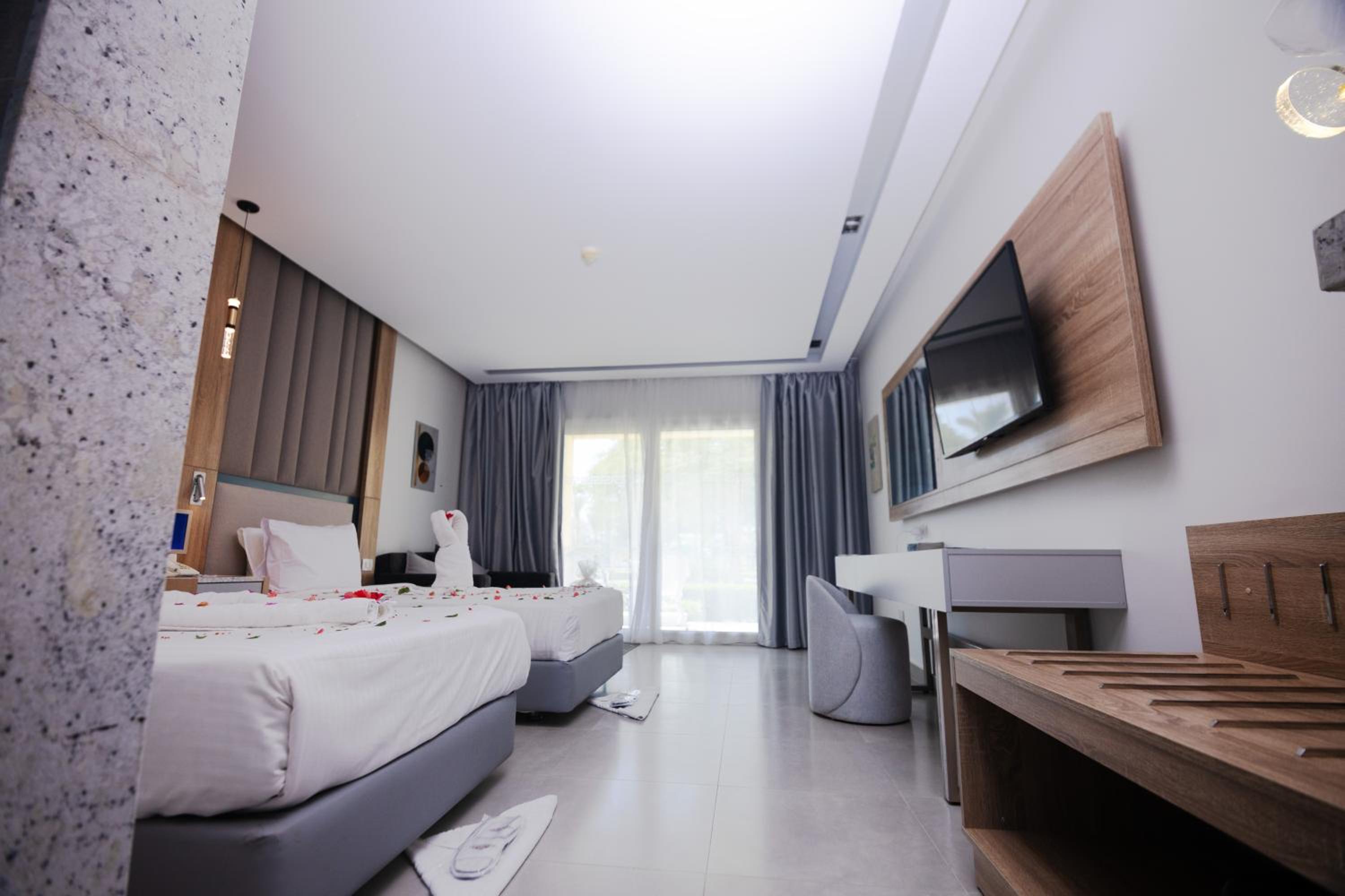Double Room with Free Aquapark access thumbnail 6