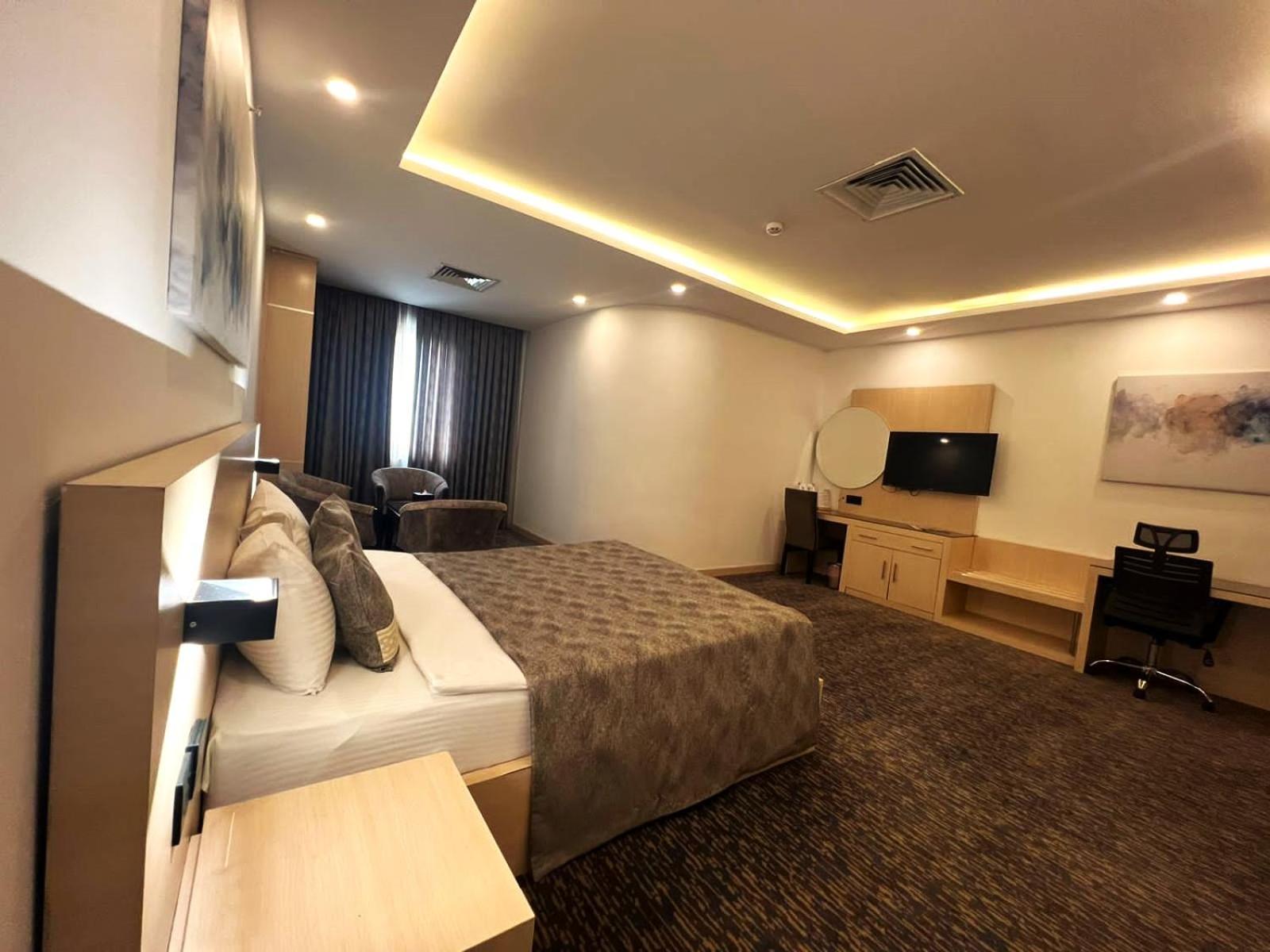 Royal Suite photo 2