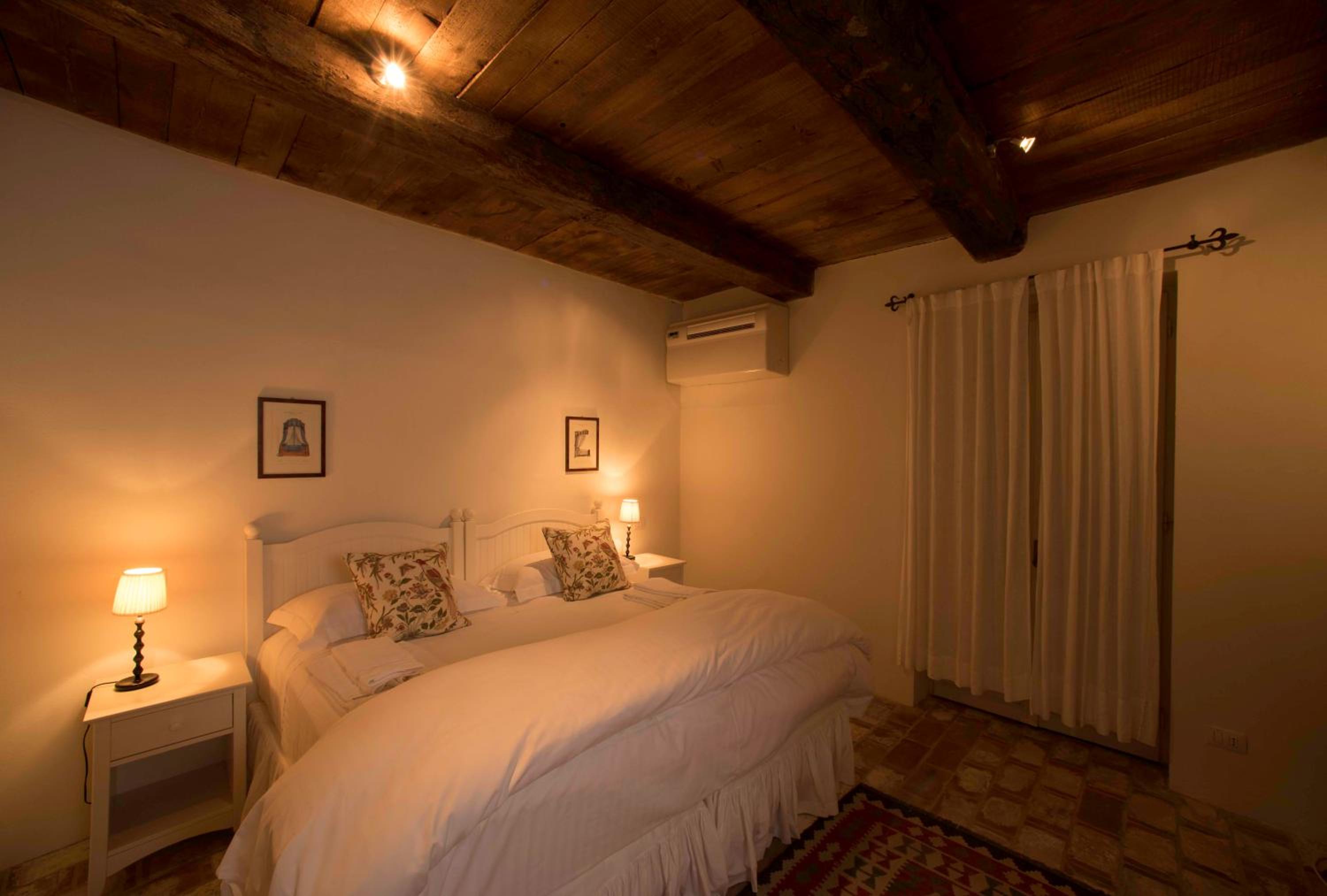 Standard Double or Twin Room - Photo 5