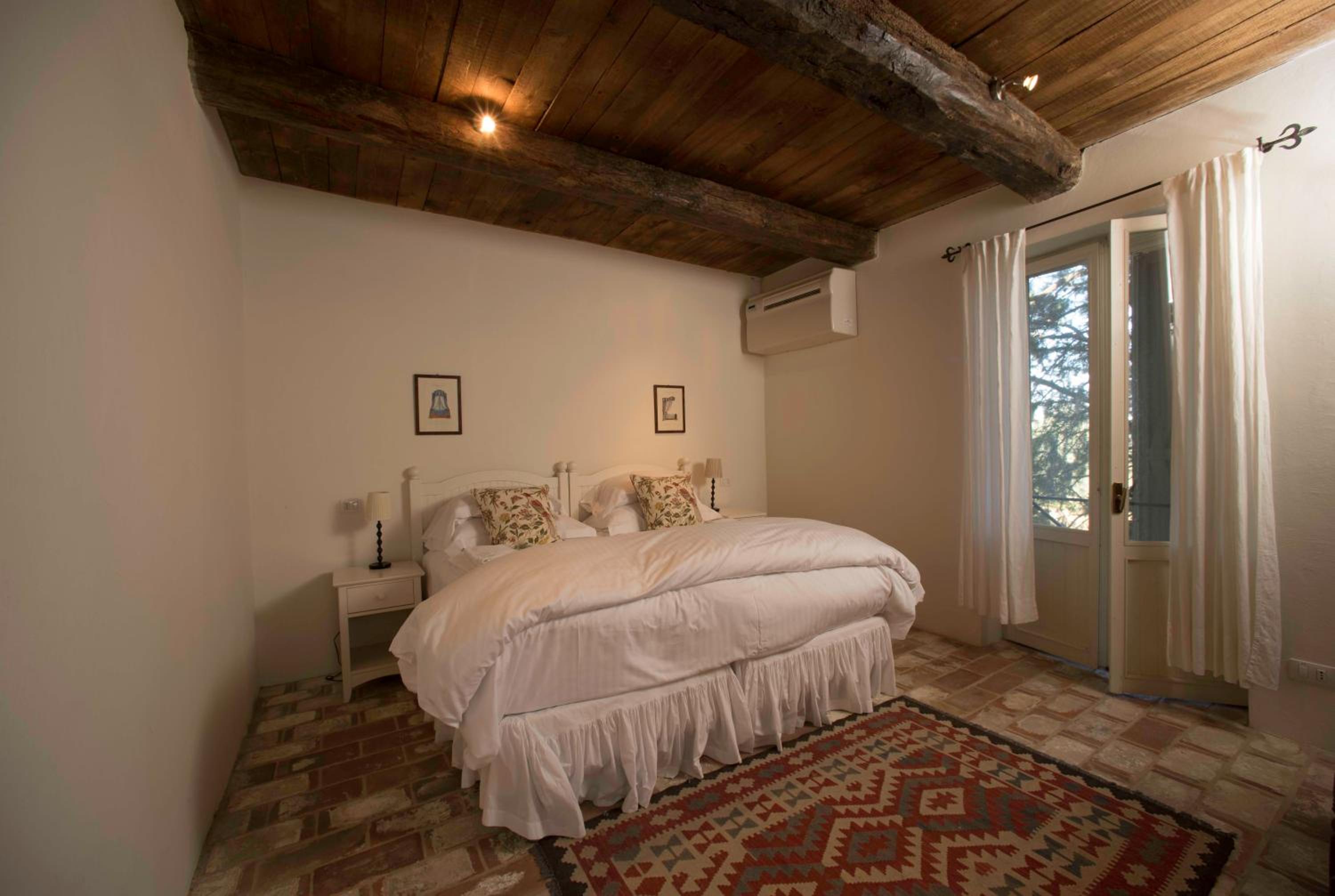 Standard Double or Twin Room - Photo 9