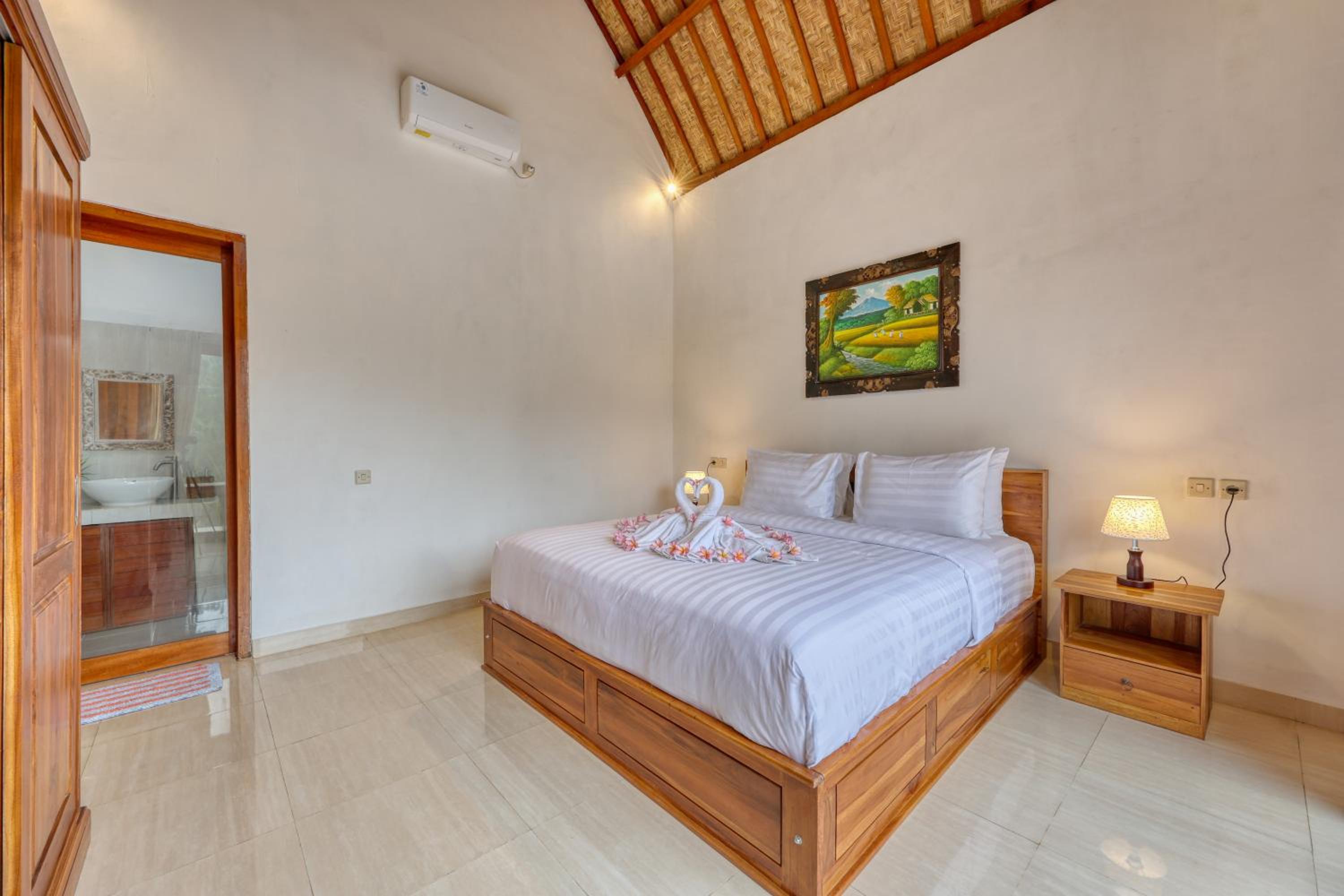 Deluxe Double Room - Photo 21