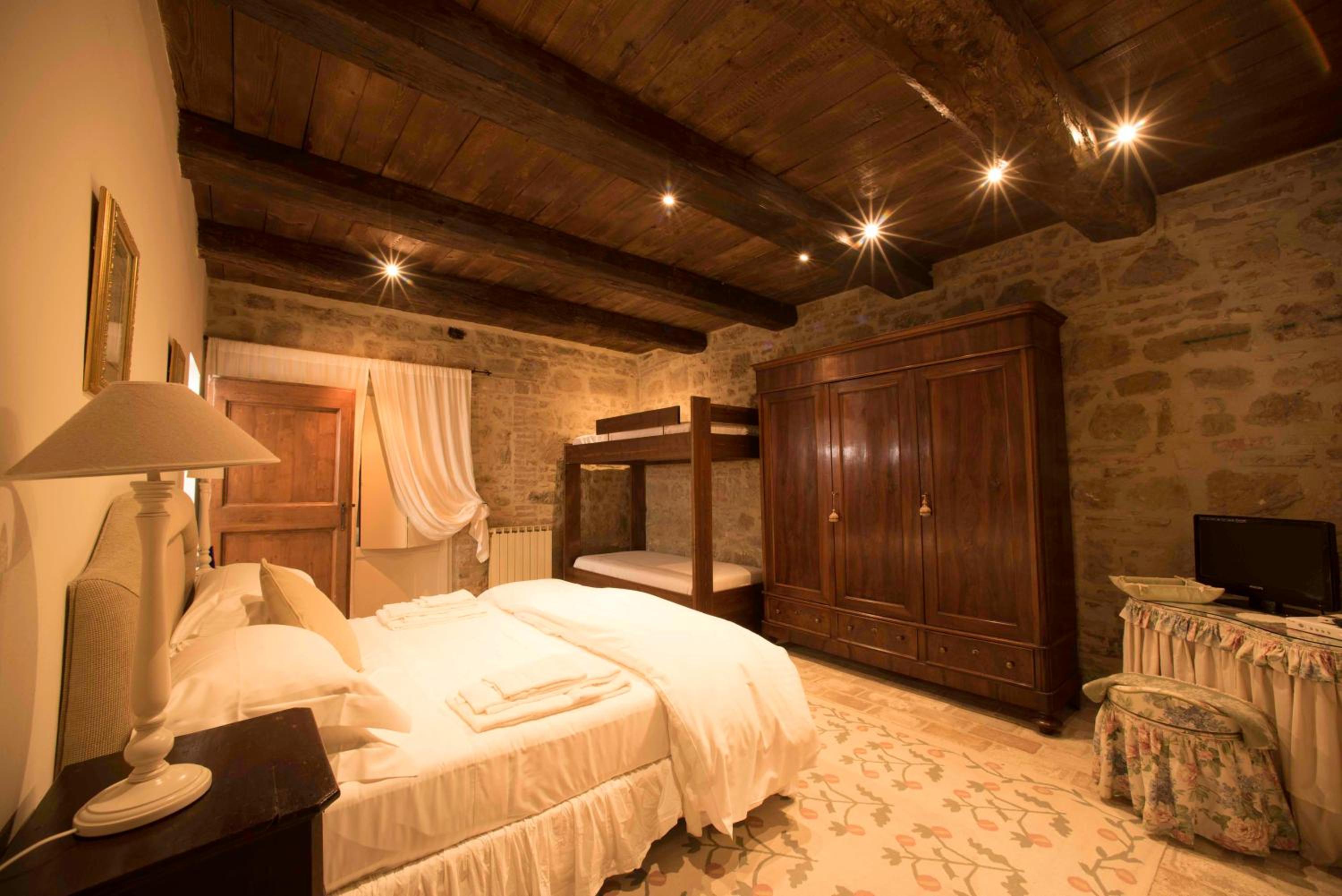 Superior Family Room - Photo 7