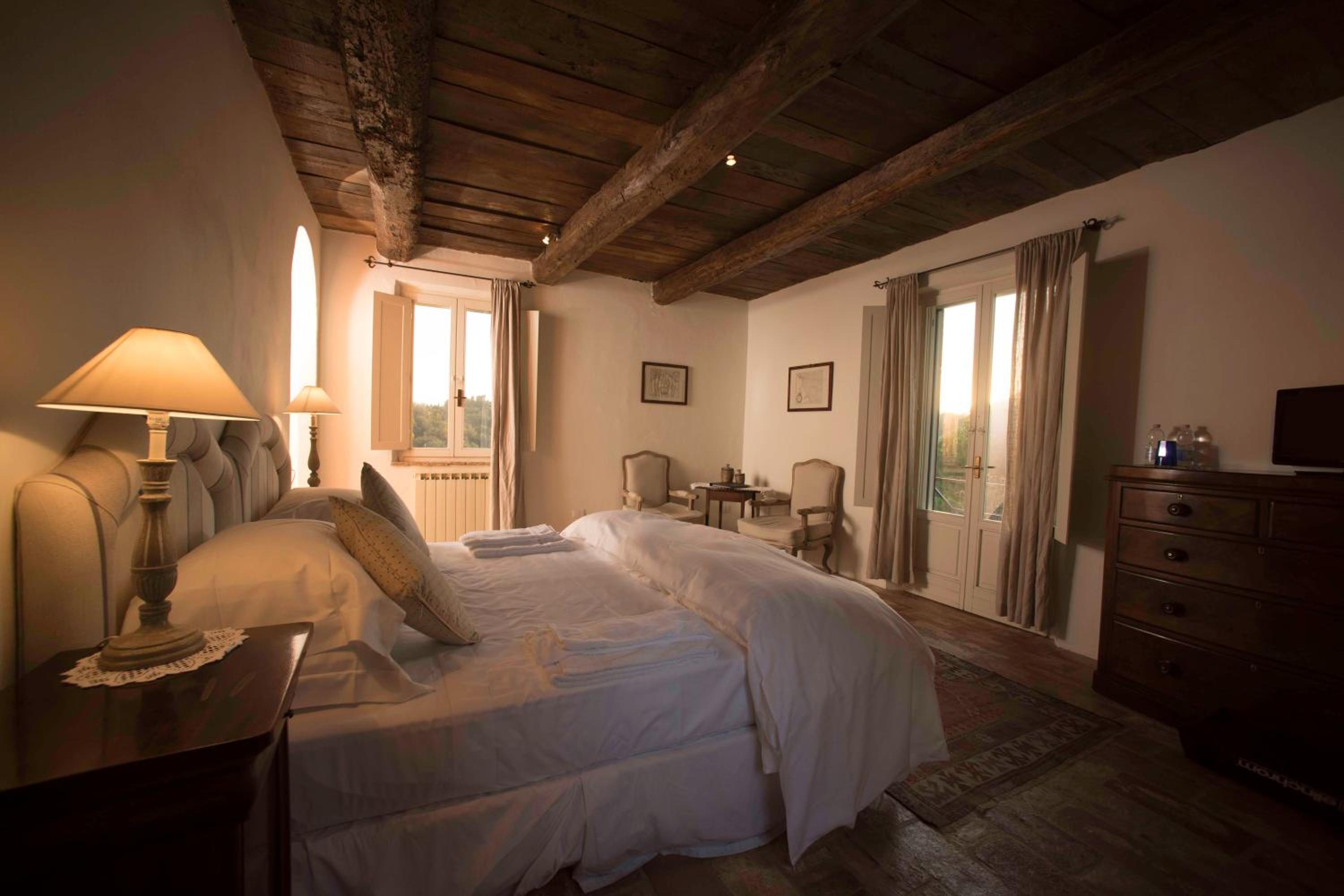 Deluxe Double Room - Photo 10