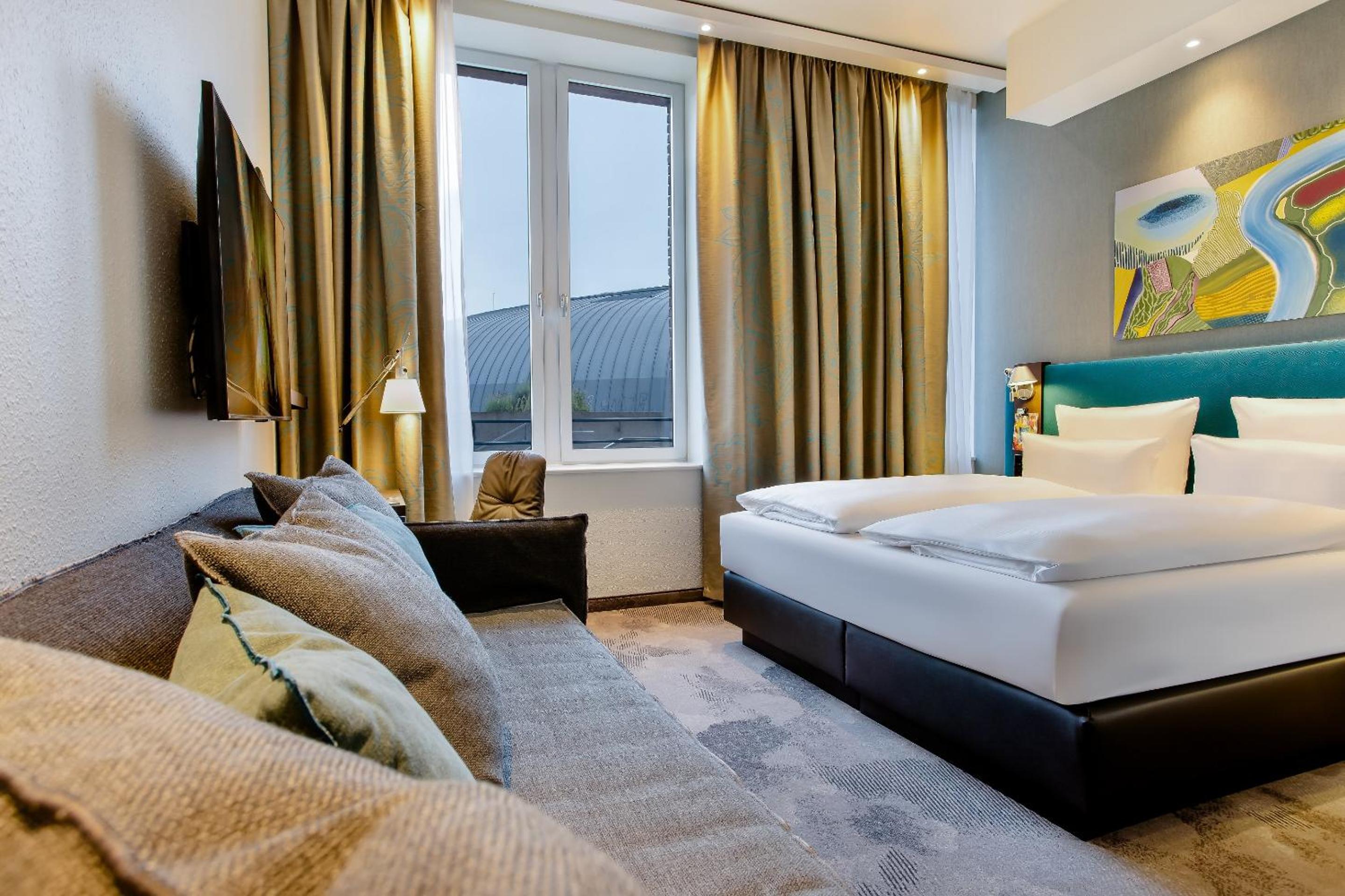 Comfort Room with Queen Size Bed photo 1