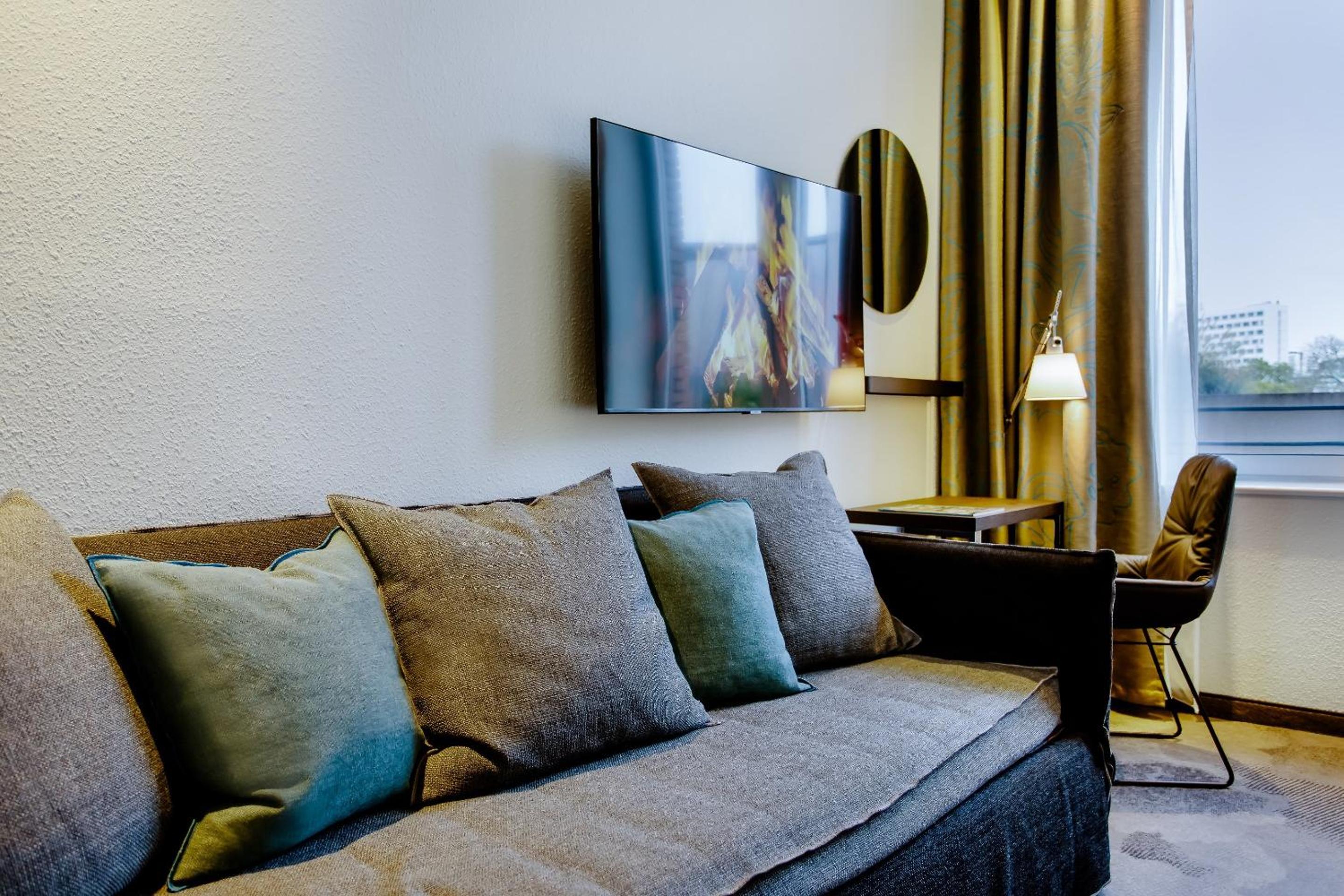 Comfort Room with Queen Size Bed photo 2