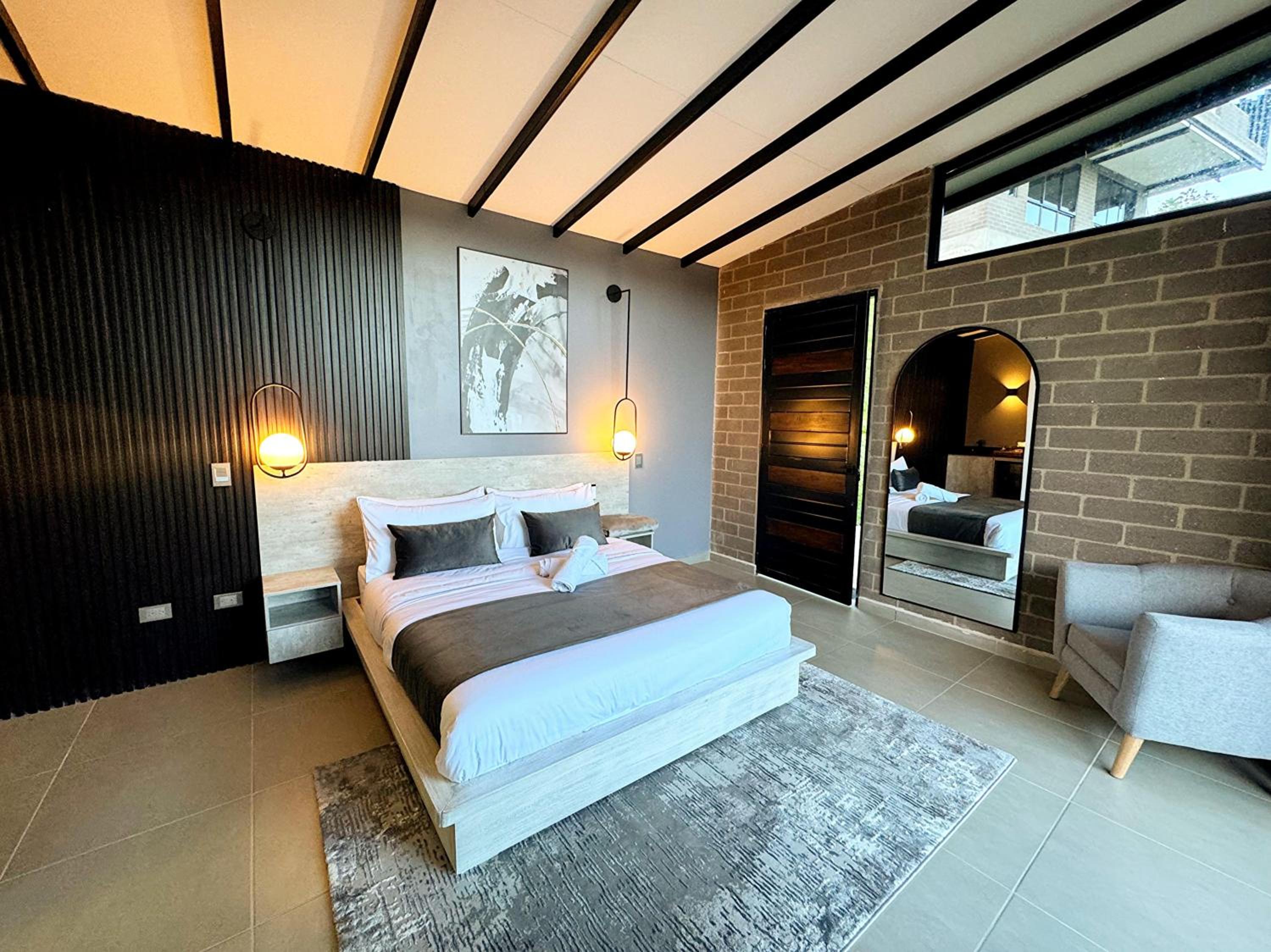 Deluxe Suite with Spa Bath