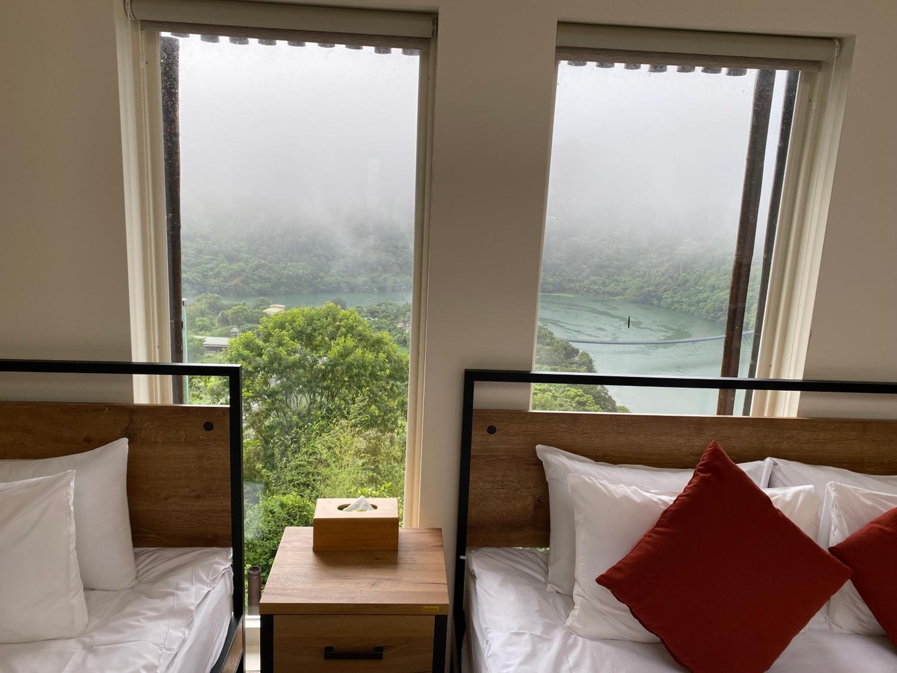 Quadruple Room with Lake View photo 3