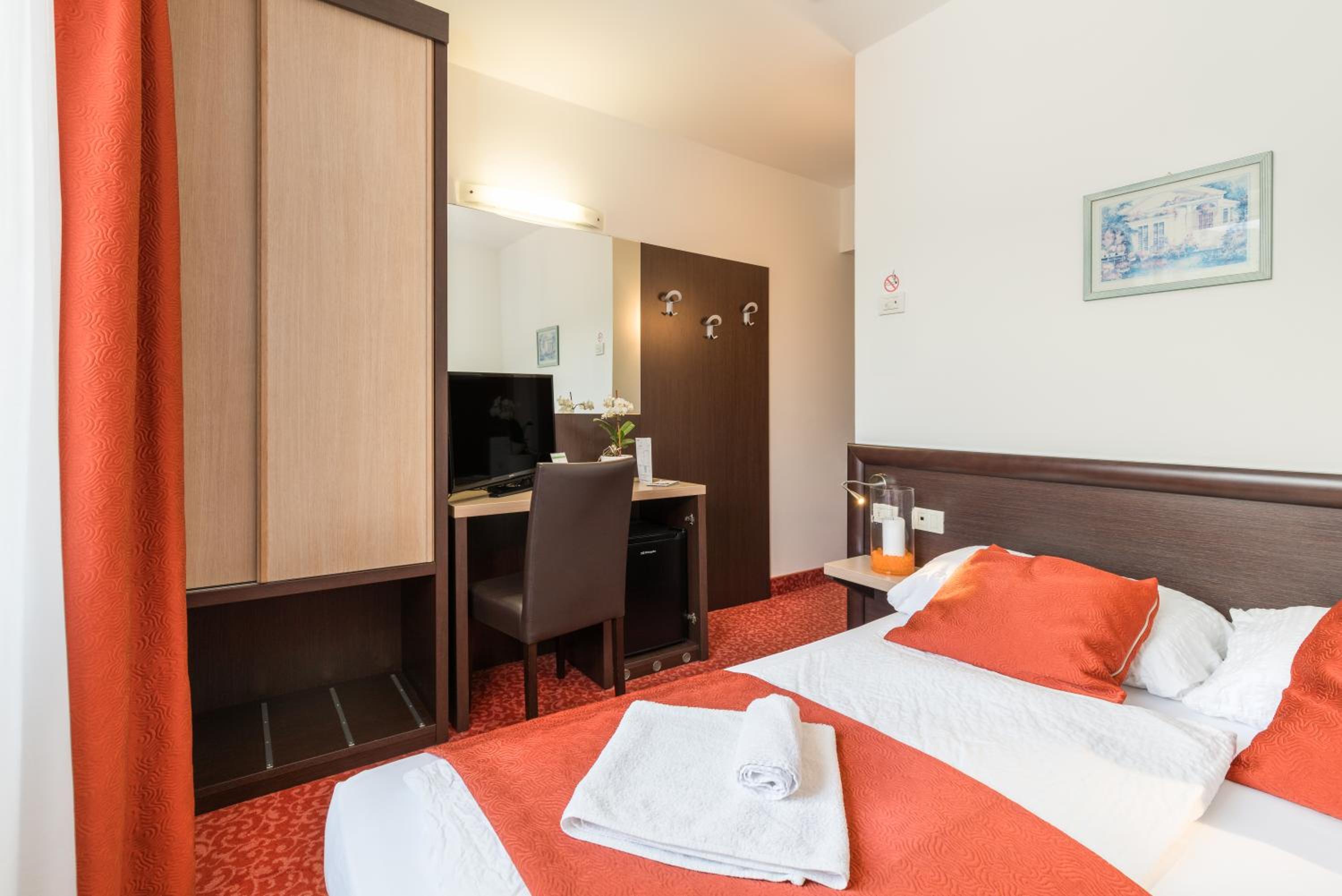 Small Double Room photo 3
