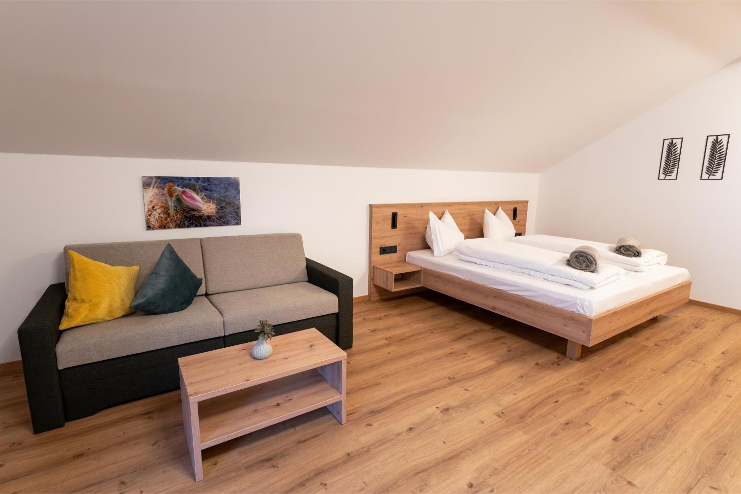 Quadruple Room with Balcony and Garden View photo 3