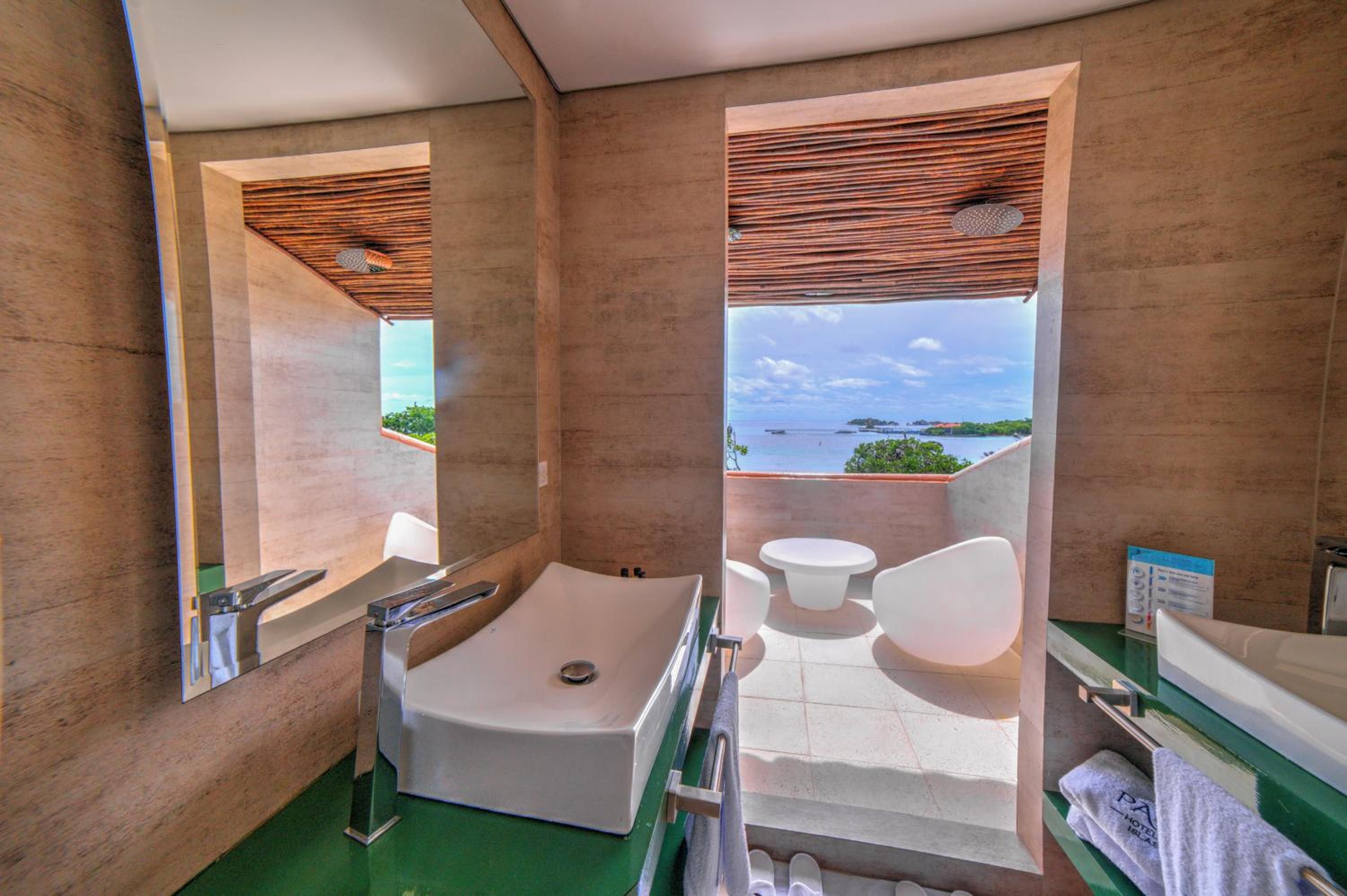 Deluxe Double Room with Balcony and Sea View photo 2