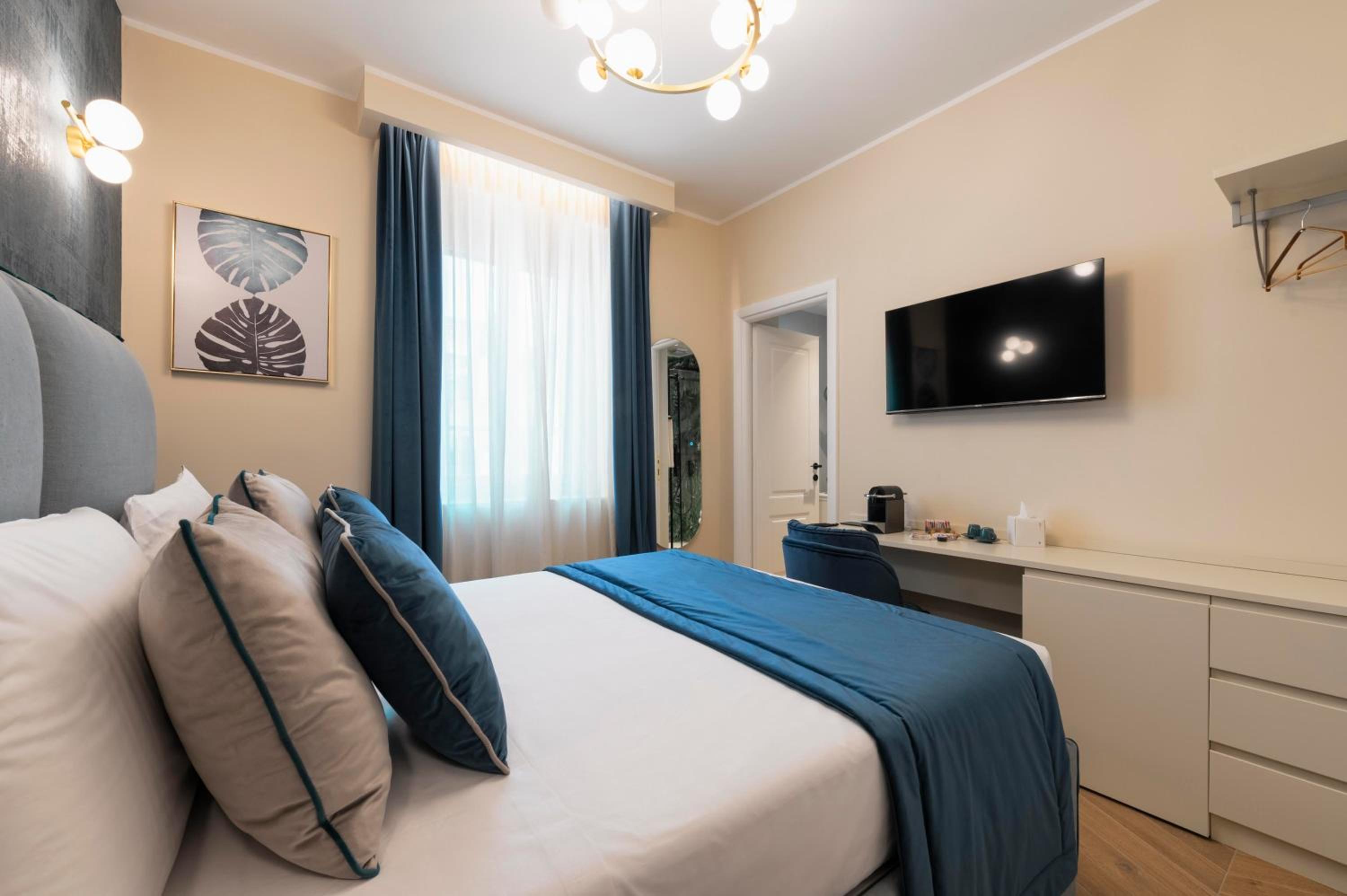 Deluxe Queen Room