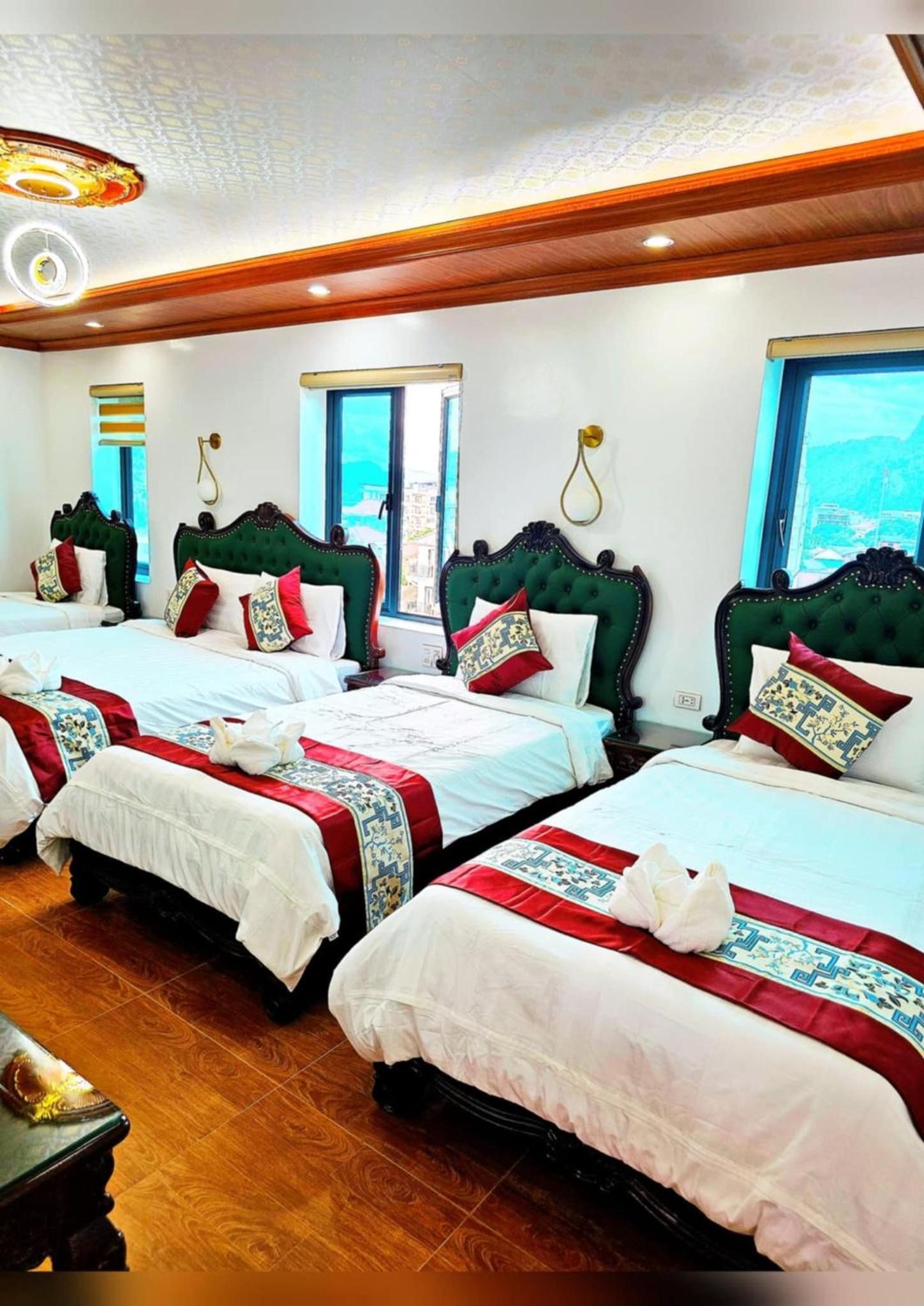 Deluxe Family Room