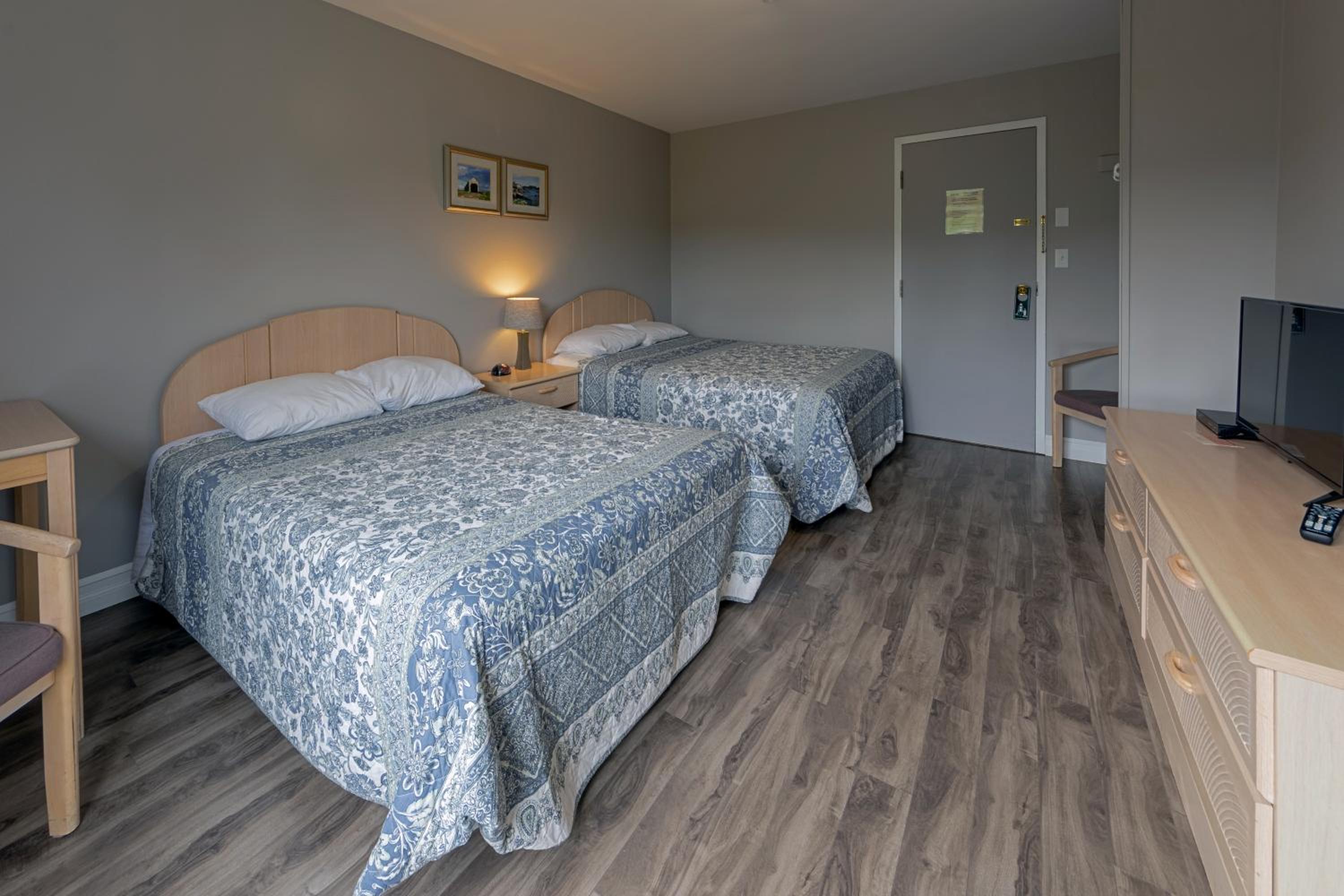 Queen Room with extra bed photo 1