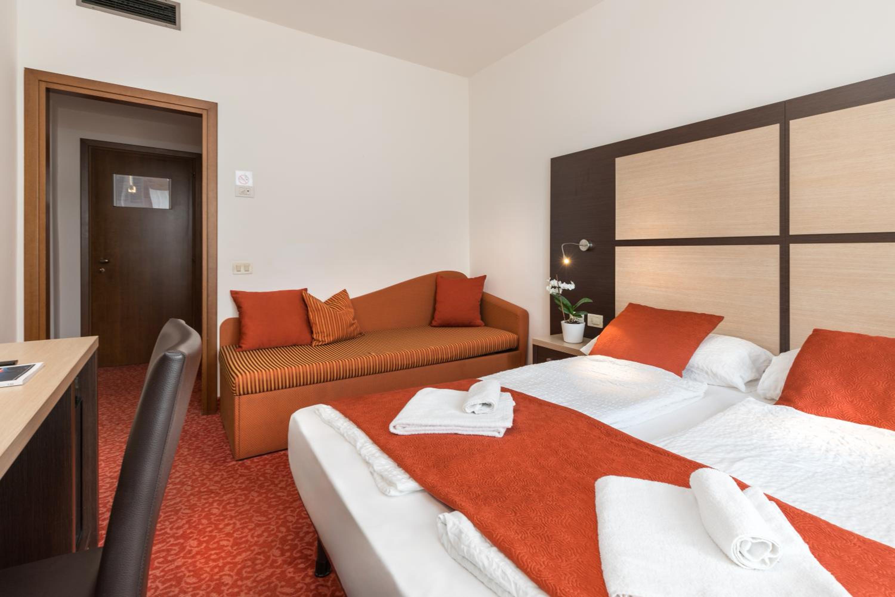 Deluxe Quadruple Room photo 2