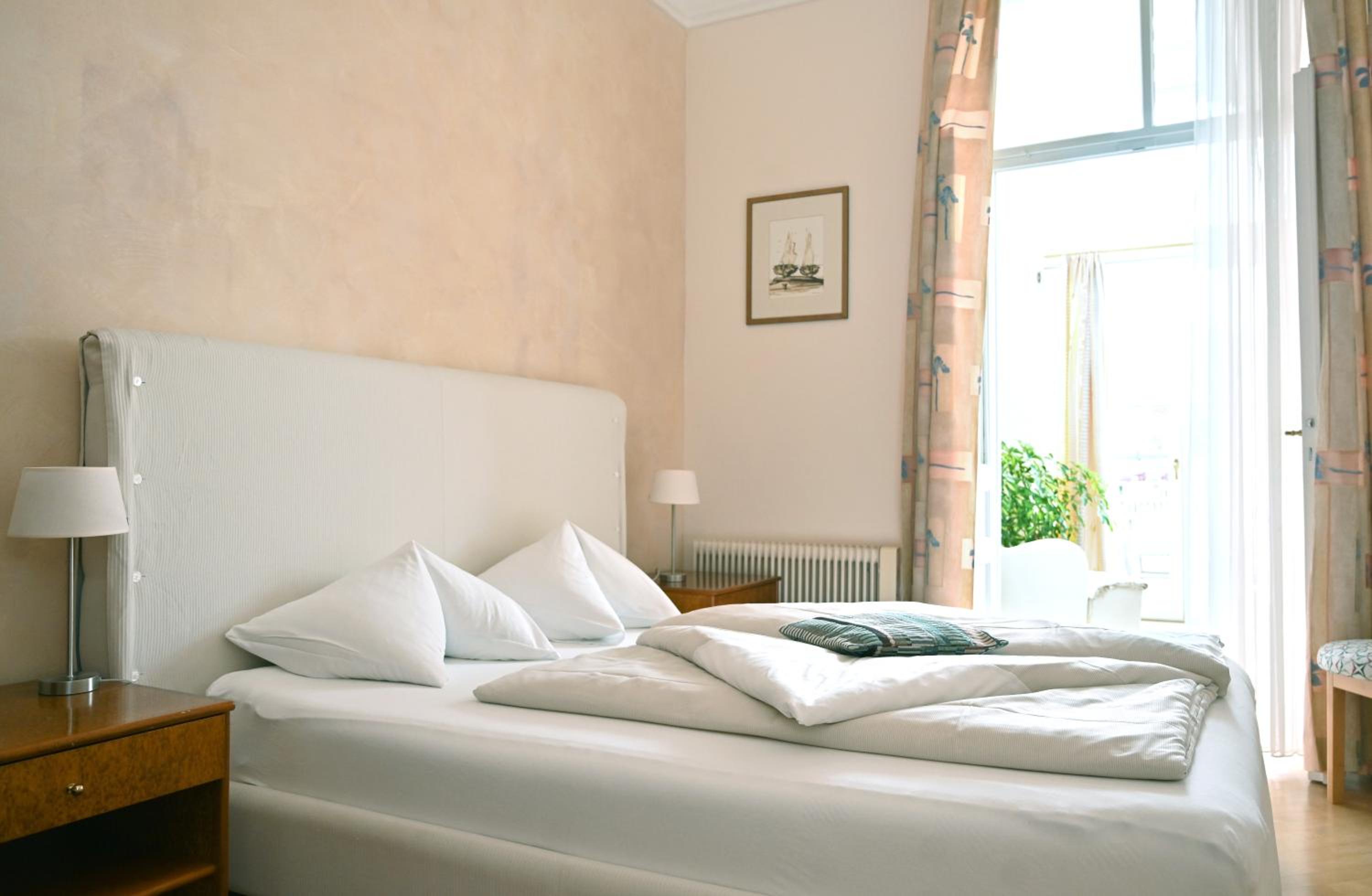 One-Bedroom Apartment with Terrace - Photo 2