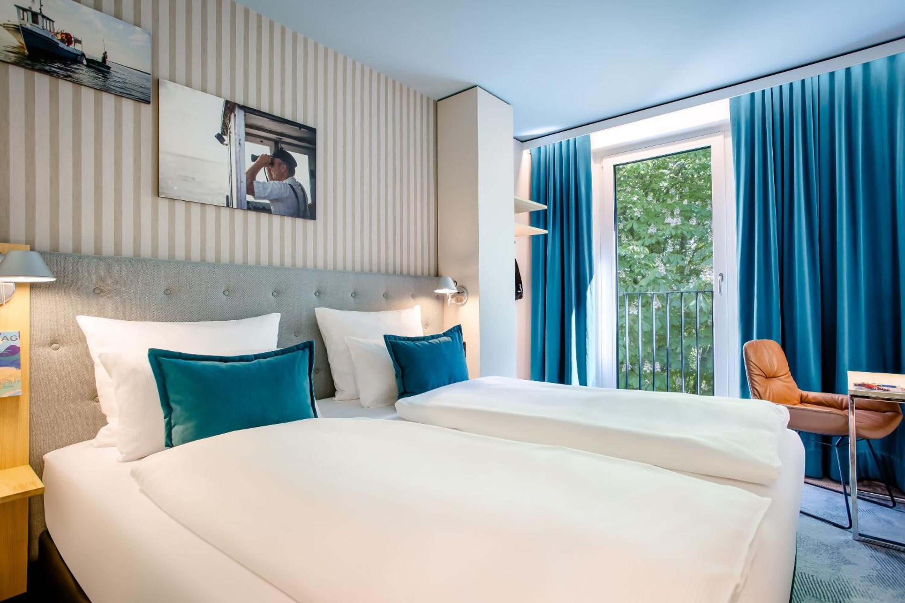 Room with King Size bed photo 3