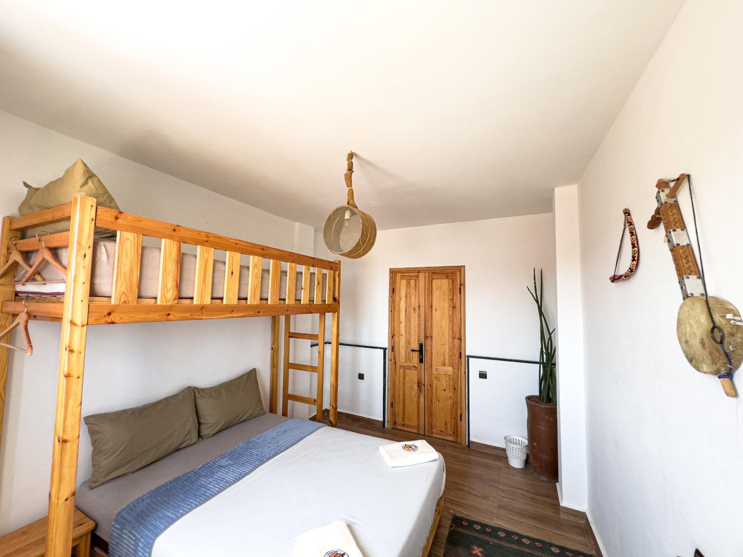 Triple Room With Pool View - Photo 3