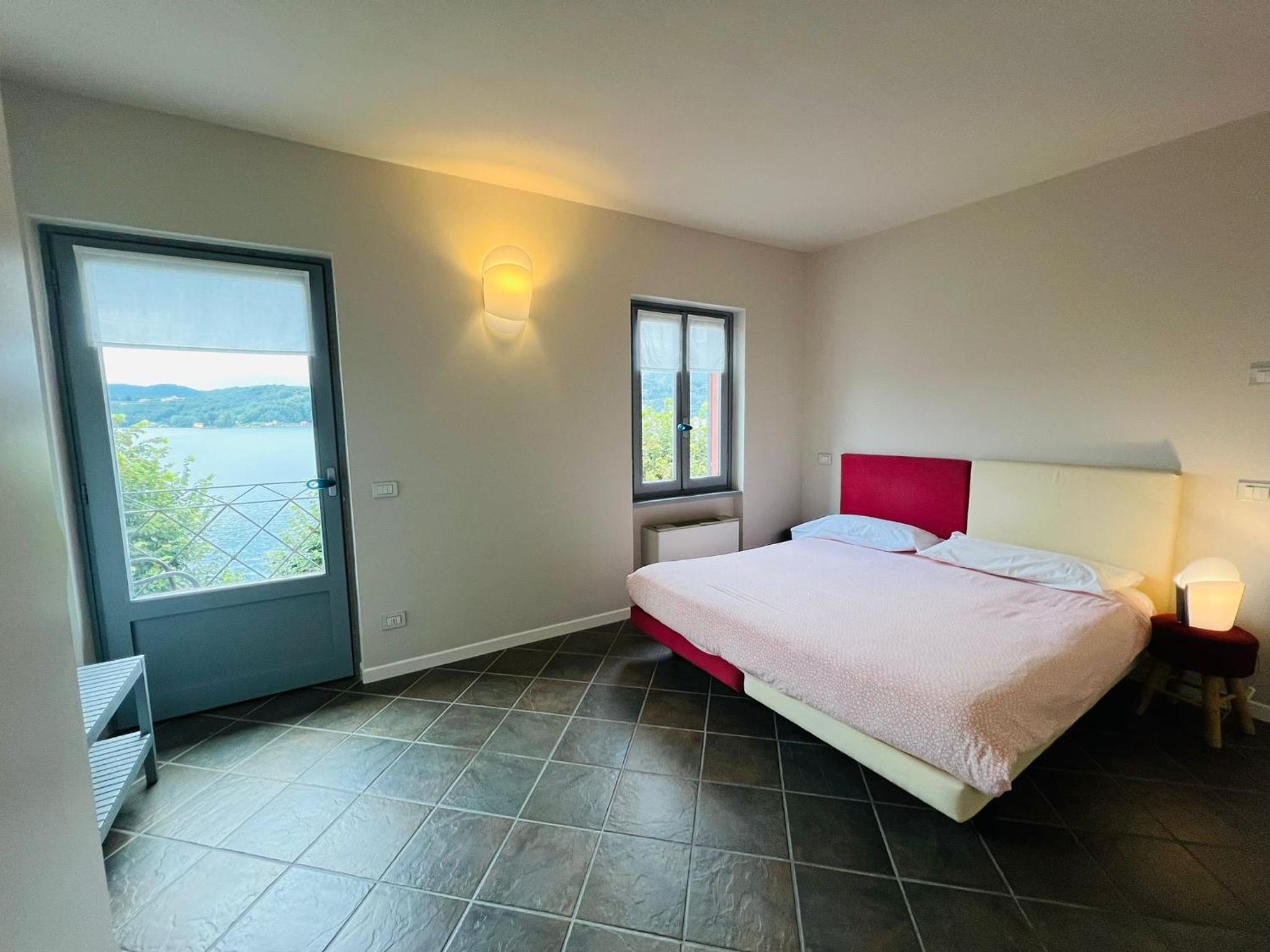 Apartment with Lake View - Photo 3
