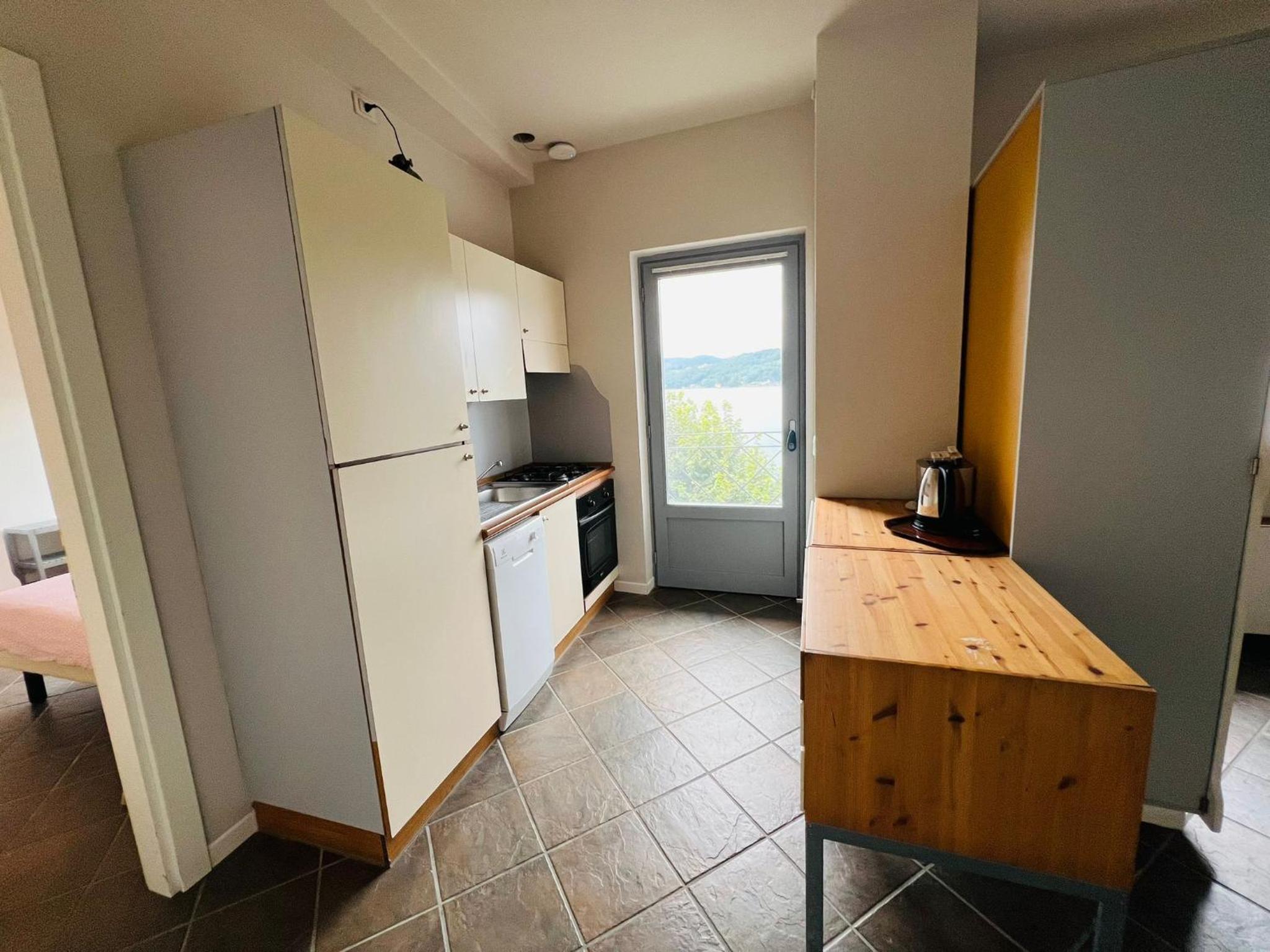 Apartment with Lake View - Photo 15