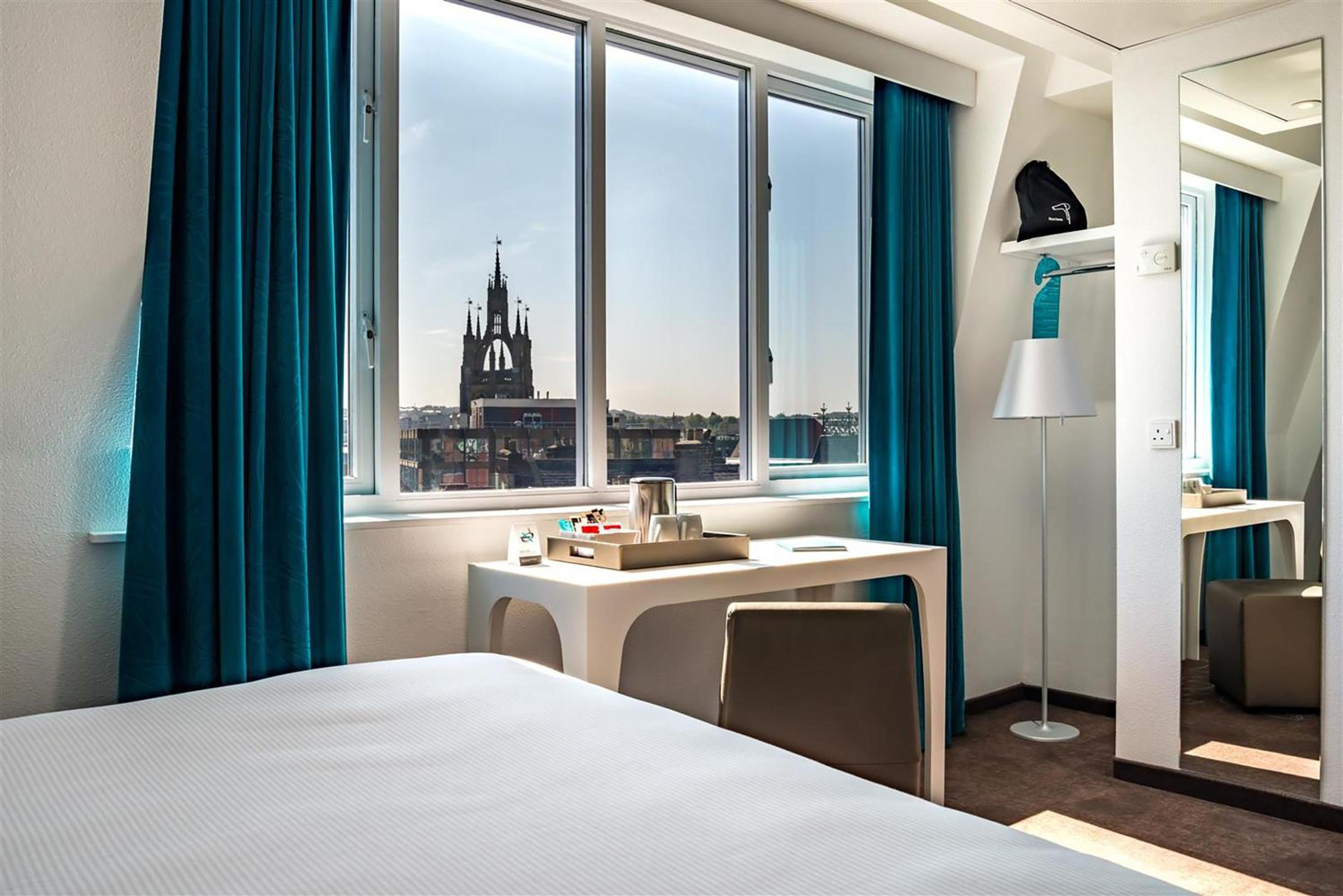 Standard Room with King Size bed and City view photo 1
