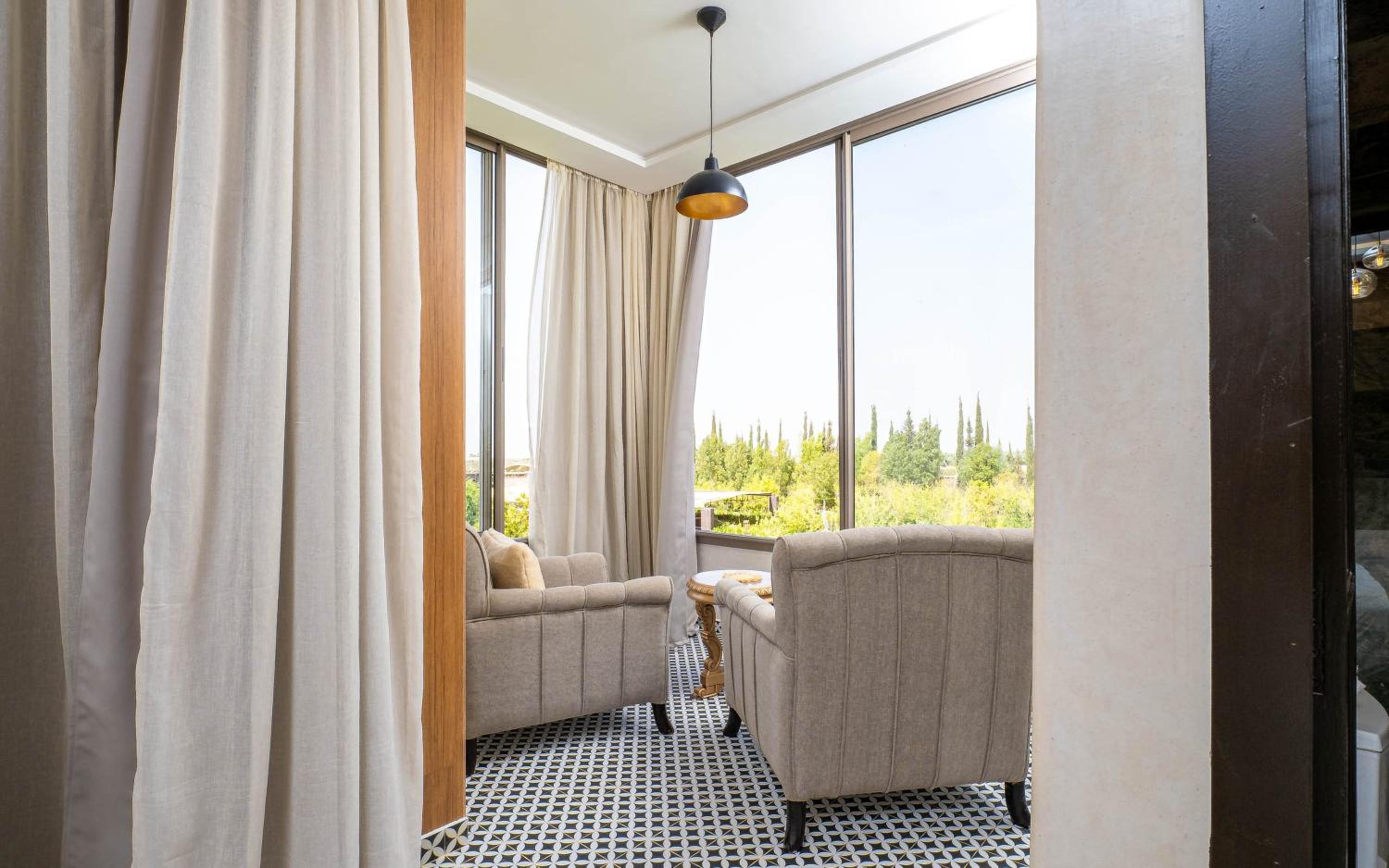 Deluxe Junior Suite - Photo 18
