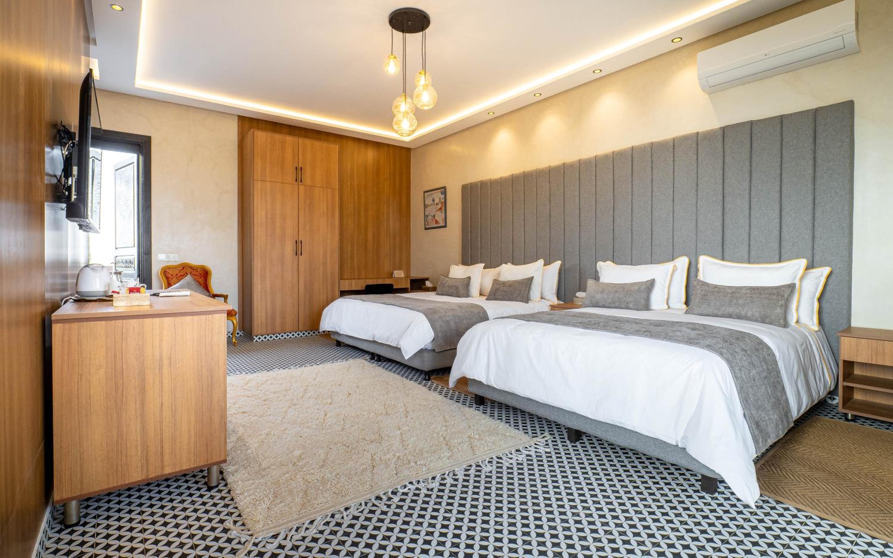 Deluxe Junior Suite - Photo 24