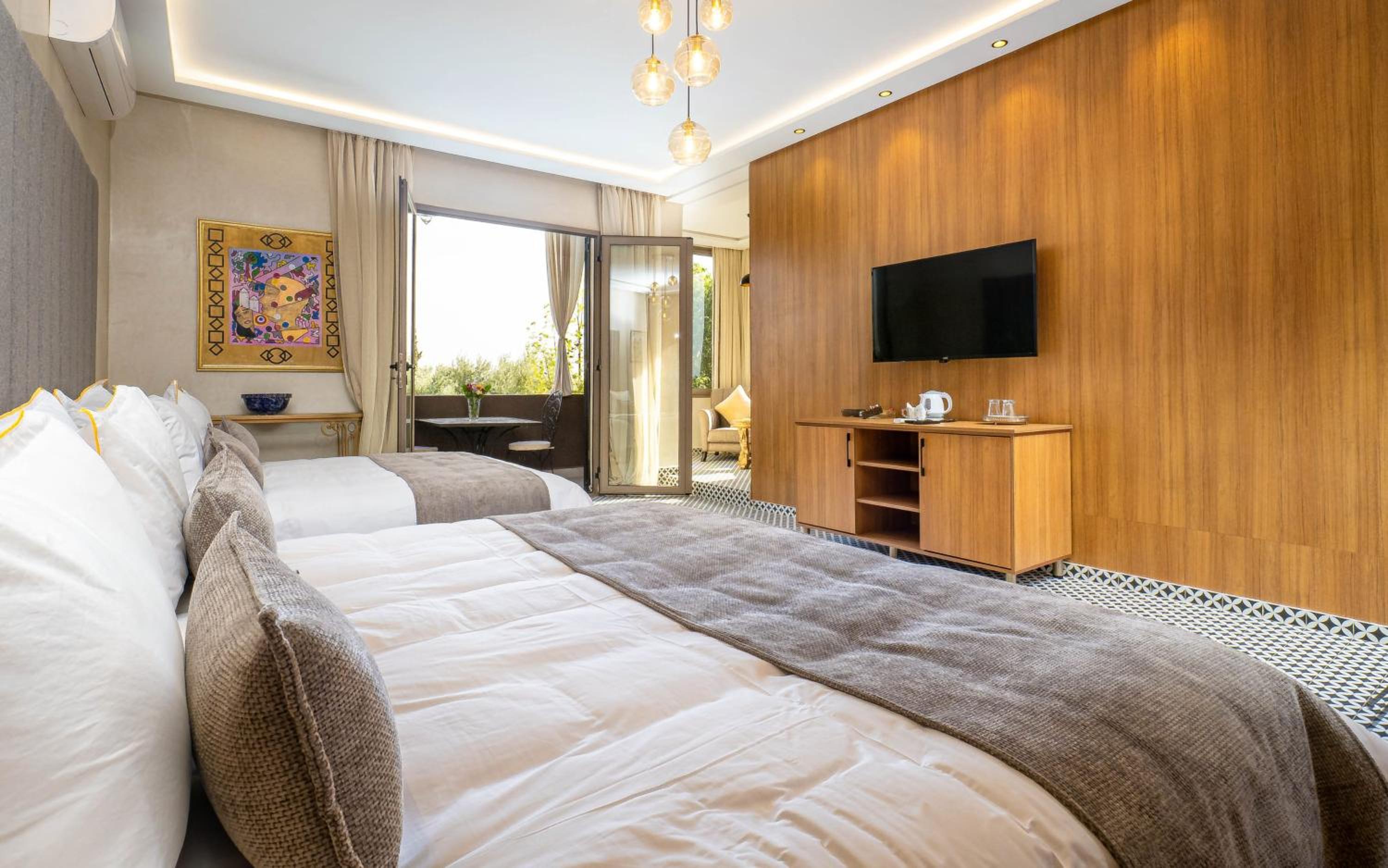 Deluxe Junior Suite - Photo 22
