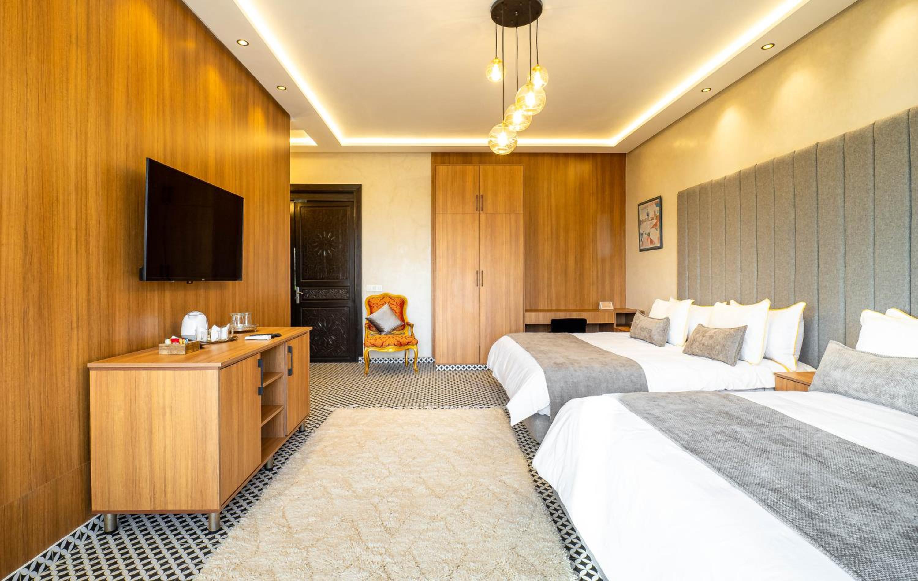Deluxe Junior Suite - Photo 21
