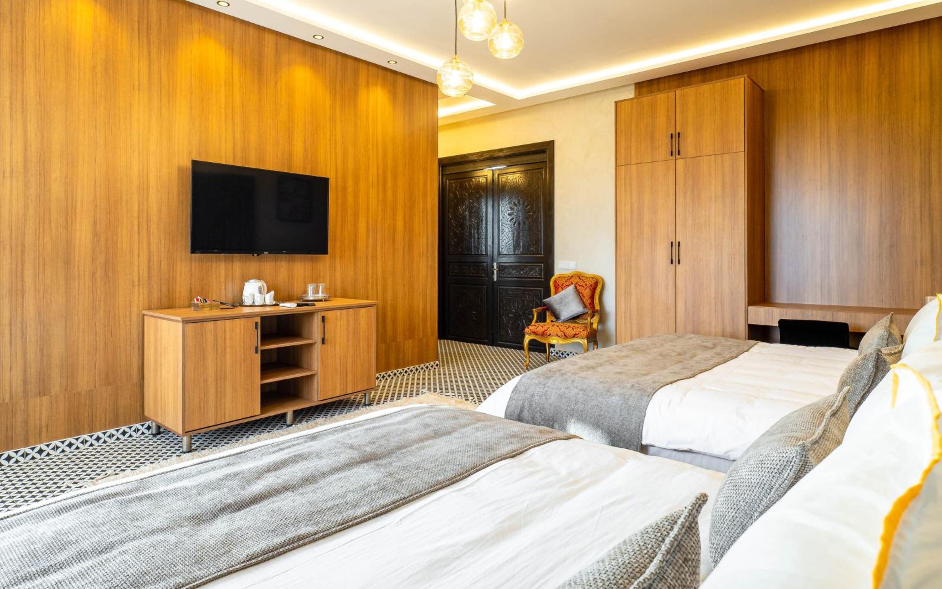 Deluxe Junior Suite - Photo 25