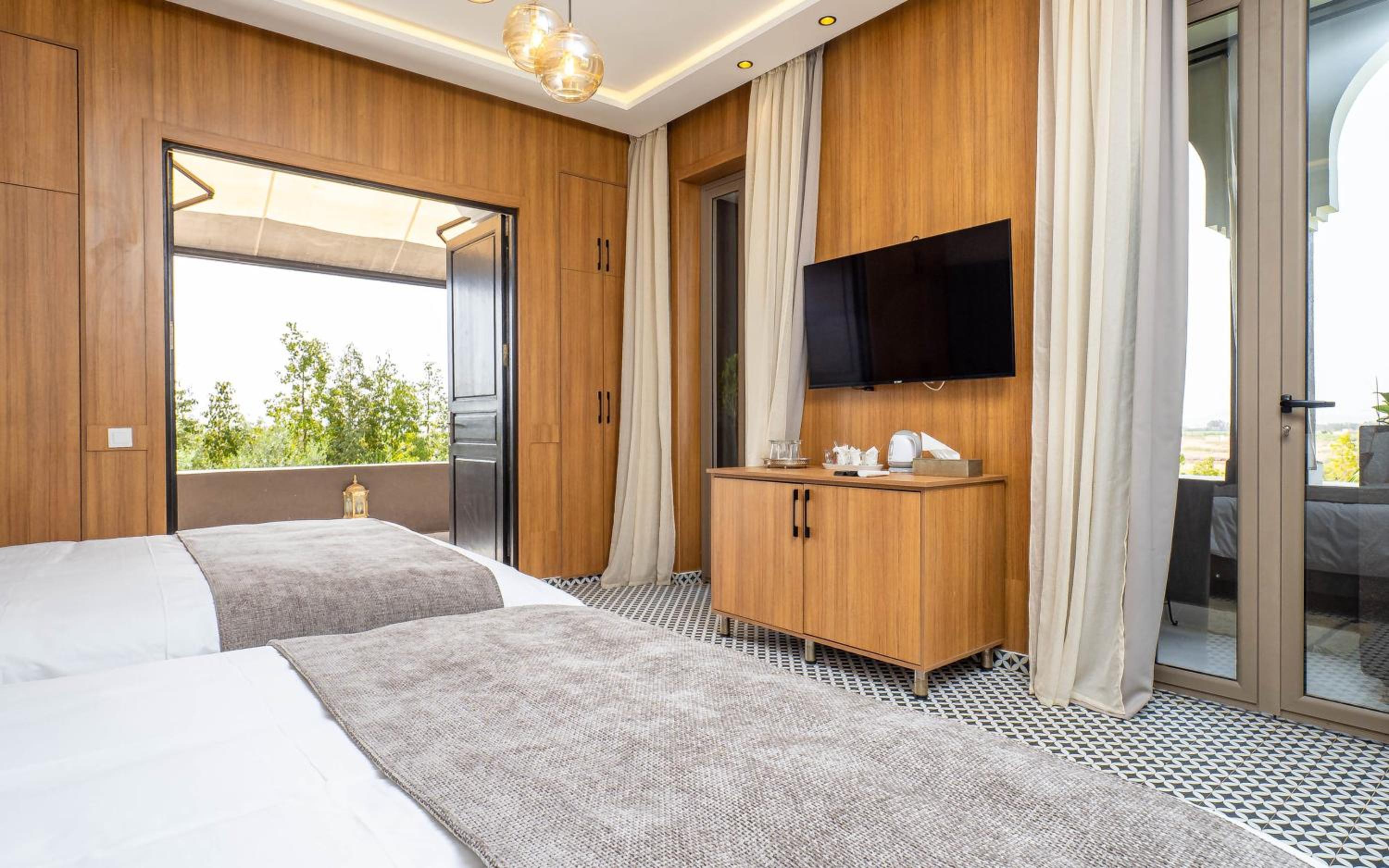 Deluxe Junior Suite - Photo 6